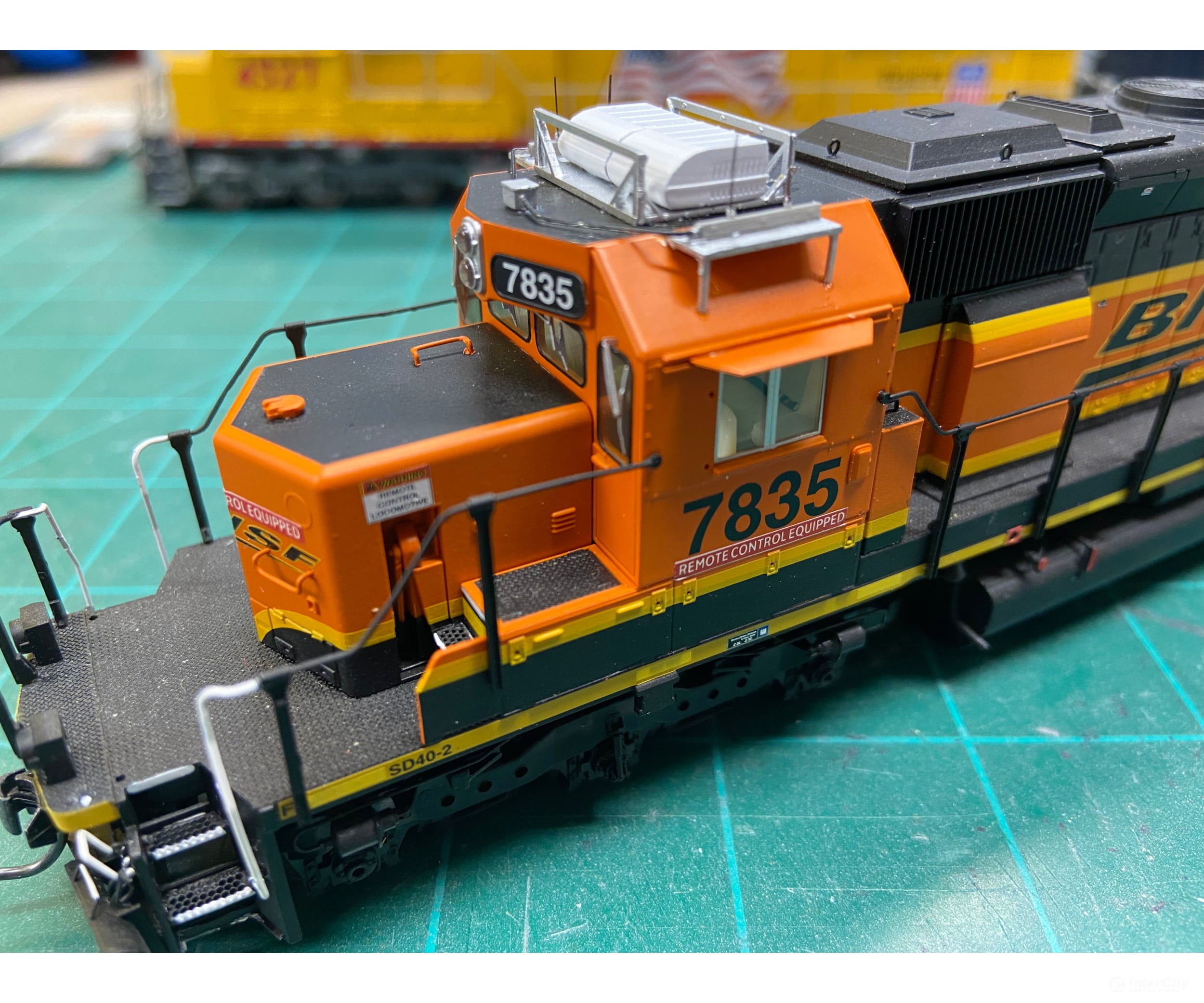 Mac Rail Mac-859 Ho Rcl Stand (Large) W/ Antenna Box Detailing Parts