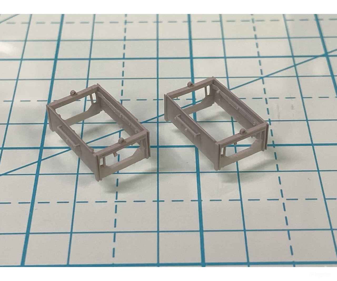 Mac Rail Mac-860 Ho Dash 9 Stack Cover “Open” (2 Pack) Detailing Parts