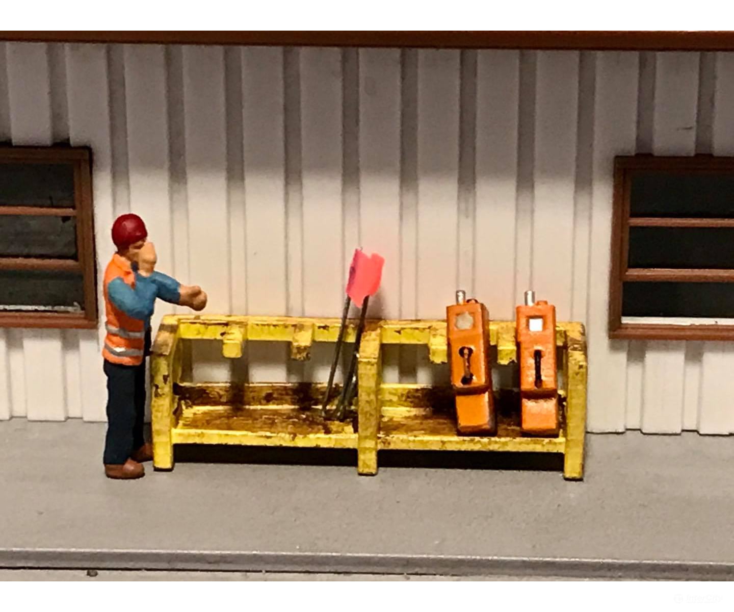 Mac Rail Mac-913 Ho Eot Rack (Large - Yellow) Detailing Parts