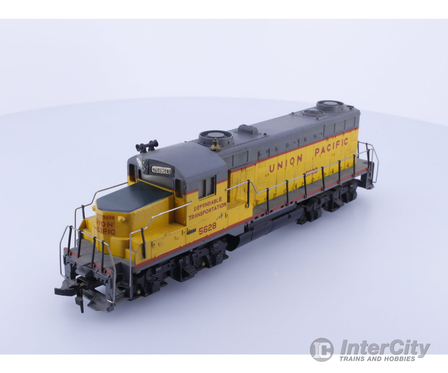 Mantua HO GP-20 Union Pacific (UP) 5628 Analog DC Locomotives