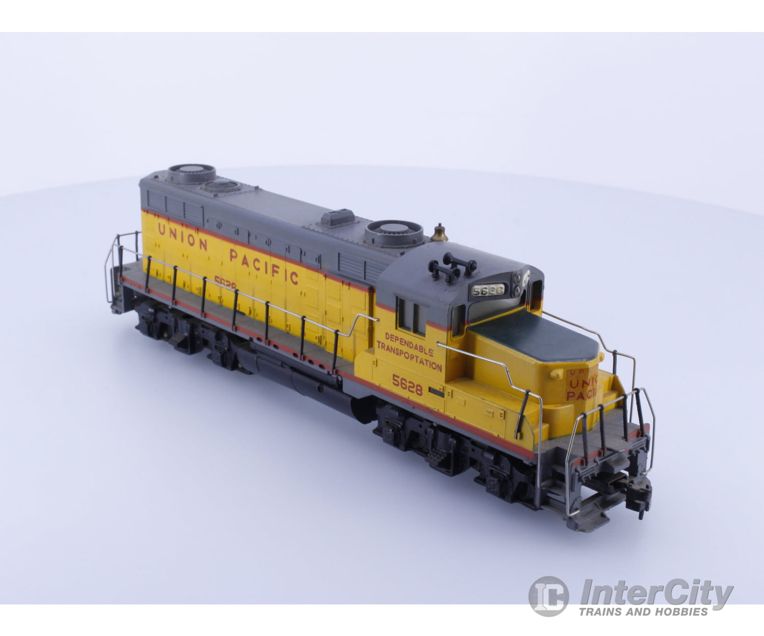 Mantua HO GP-20 Union Pacific (UP) 5628 Analog DC Locomotives
