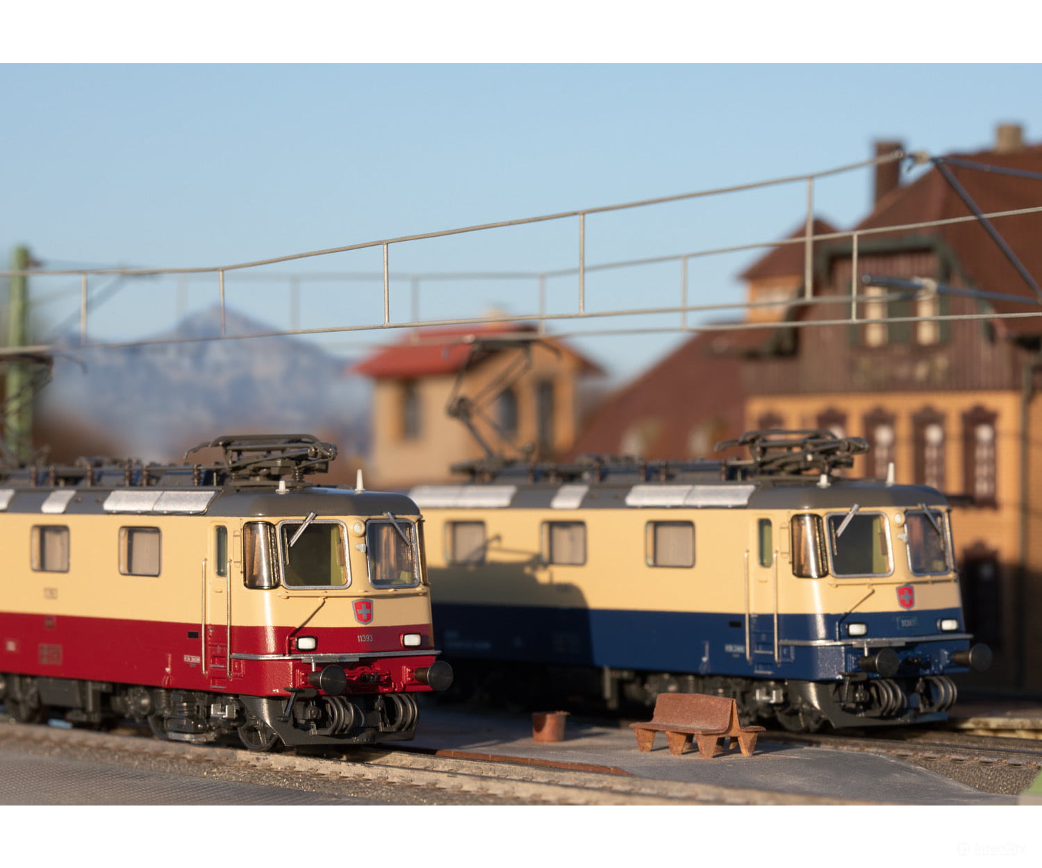 Marklin 37300 Class Re 421 Double Electric Locomotive Set - Default Title (IC-MARK-37300)