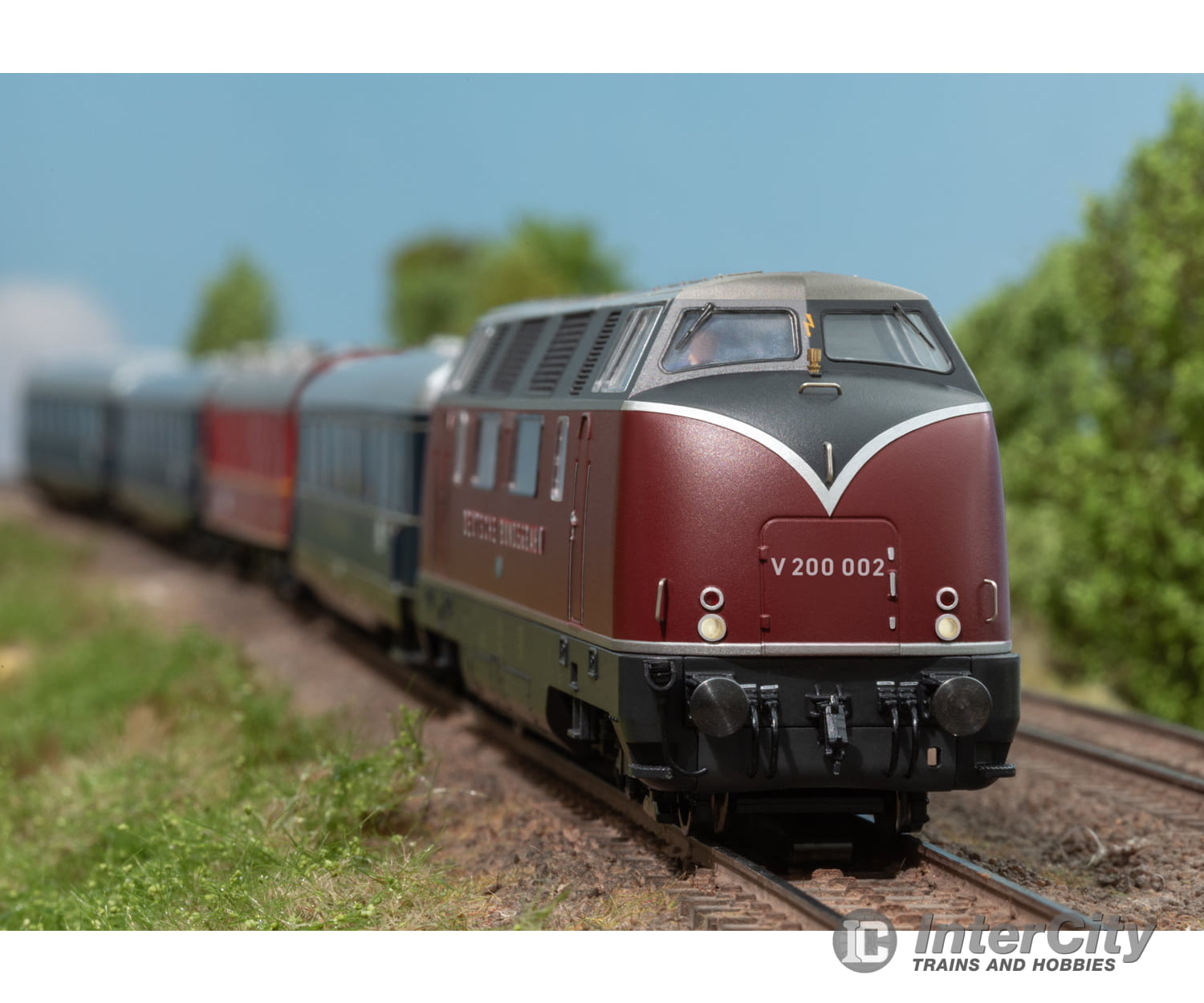 Trix 25500 Ho Class V 200 Diesel Locomotive (2024 Profi Club Model) European Locomotives