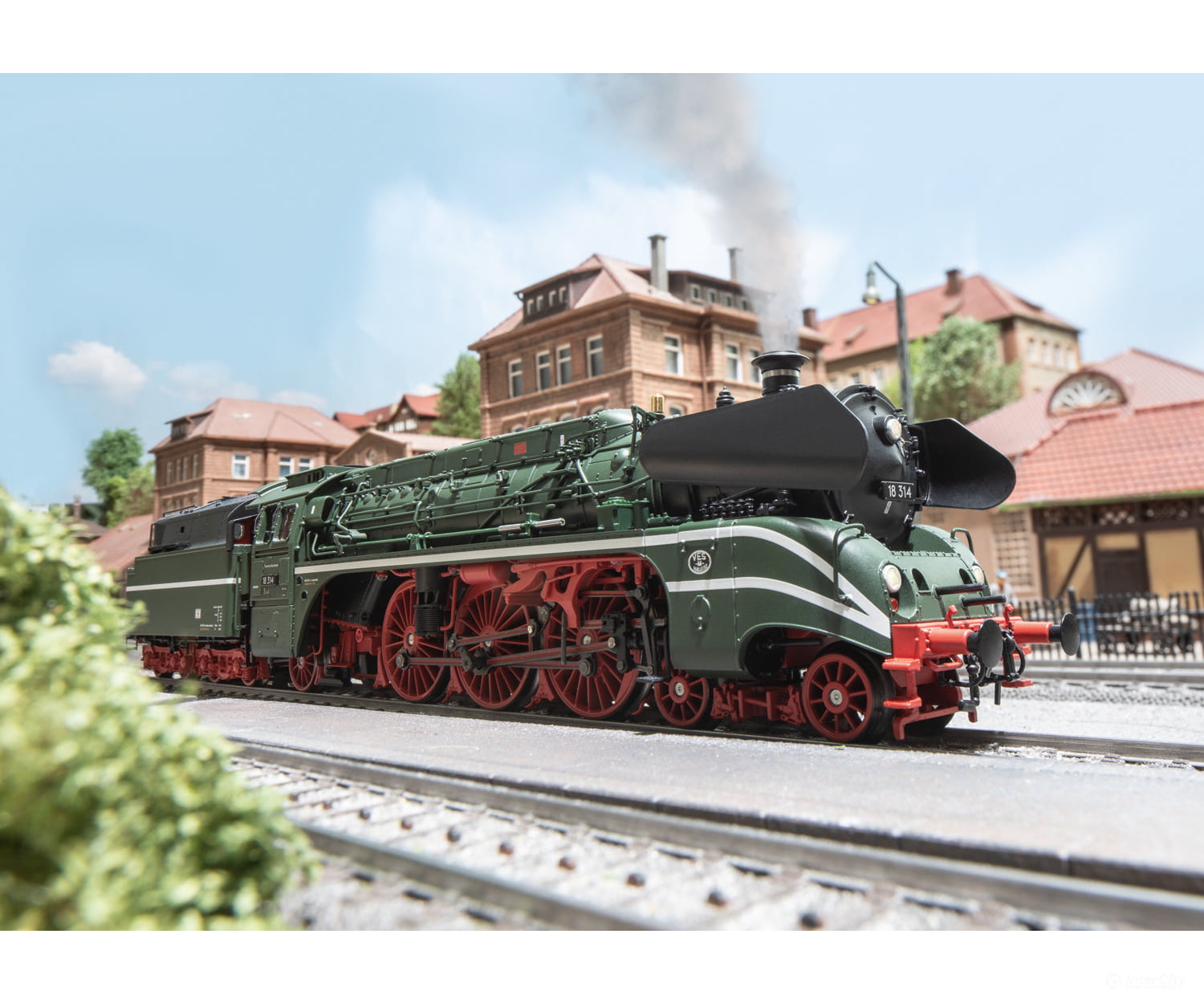 Marklin 39029 HO DR Class 18.3 Steam Locomotive MFX + Digital Sound European Locomotives