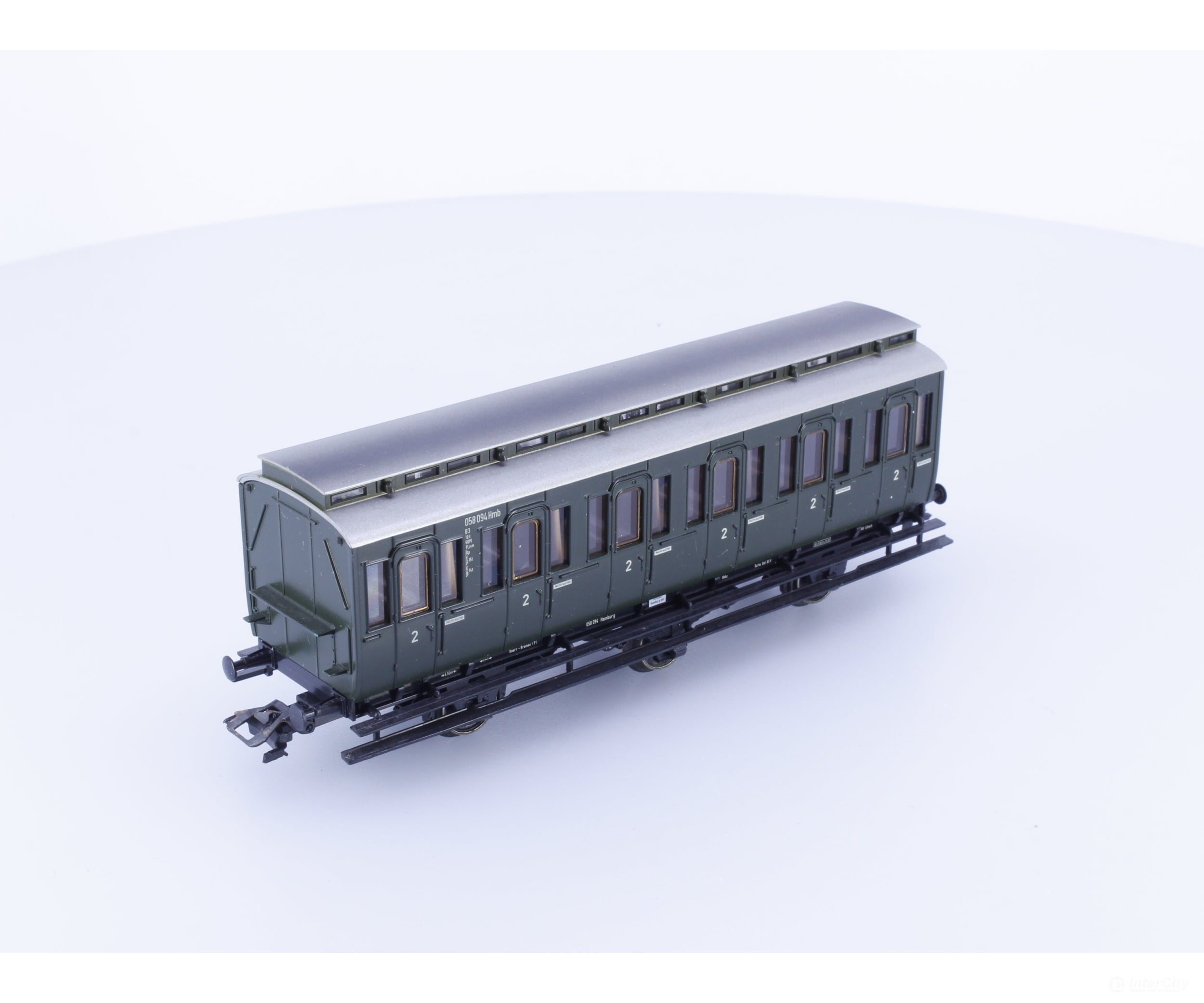 Marklin 4202 HO DB 2nd Class Passenger Car (#1) - European Passenger Cars