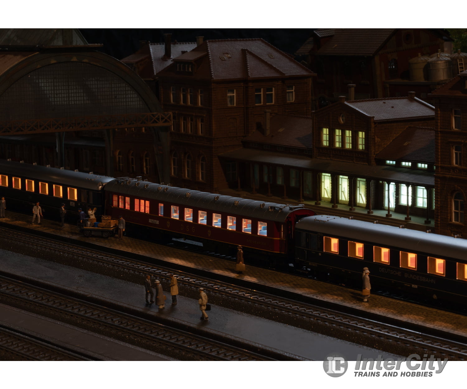 Trix 23233 Ho ’F 41 Senator’ Express Train Passenger Car Set (2024 Profi Club Model) European Cars