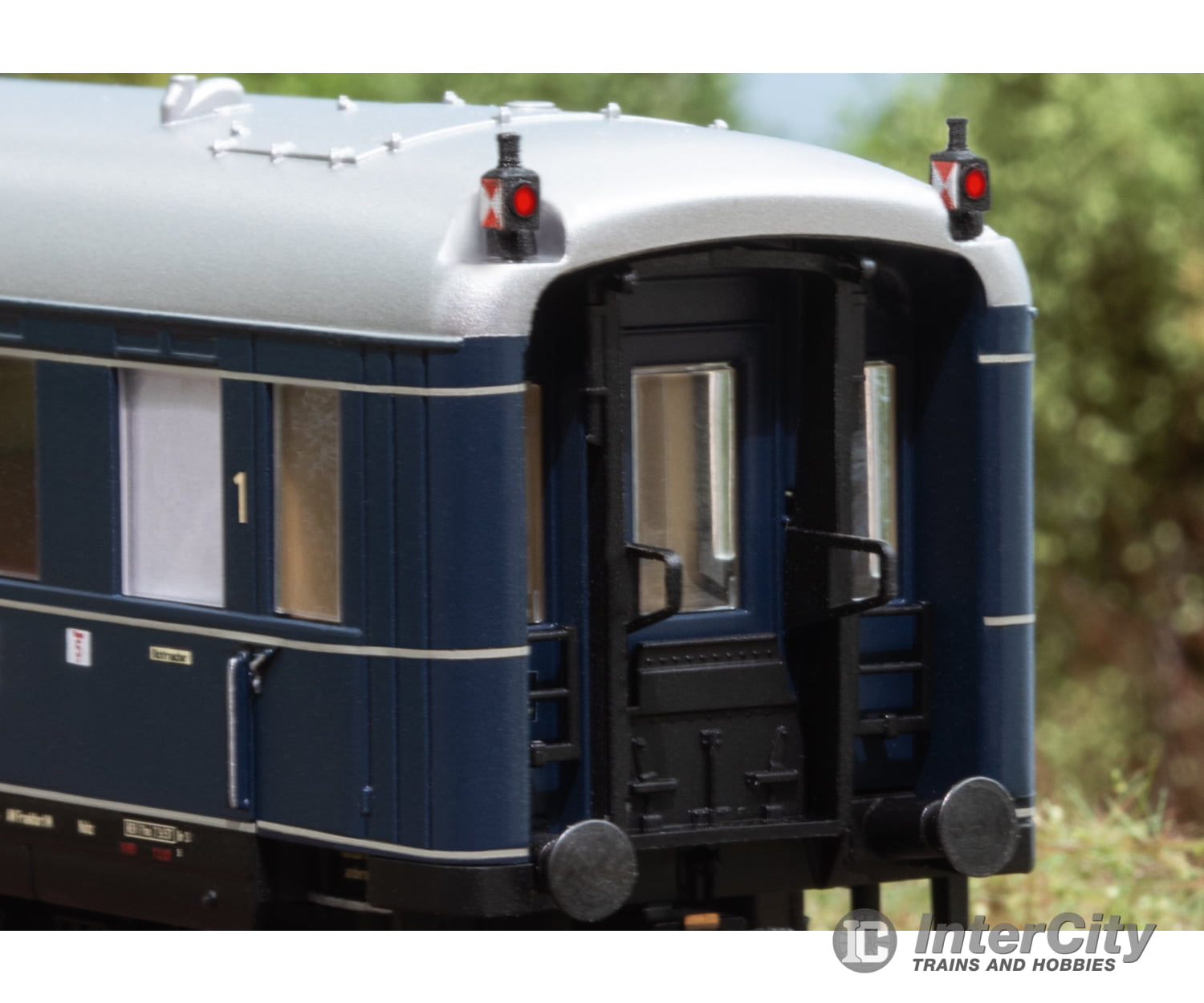 Trix 23233 Ho ’F 41 Senator’ Express Train Passenger Car Set (2024 Profi Club Model) European Cars