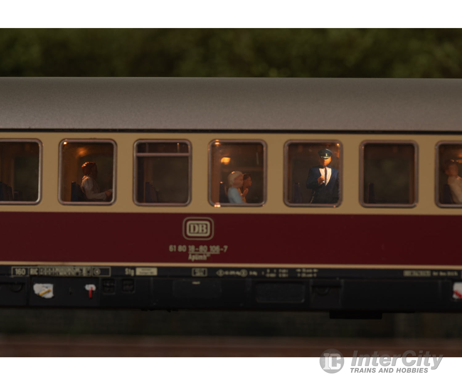 Marklin 43886 HO DB Type Apümh 121 Express Train Passenger Car MFX Digital European Passenger Cars