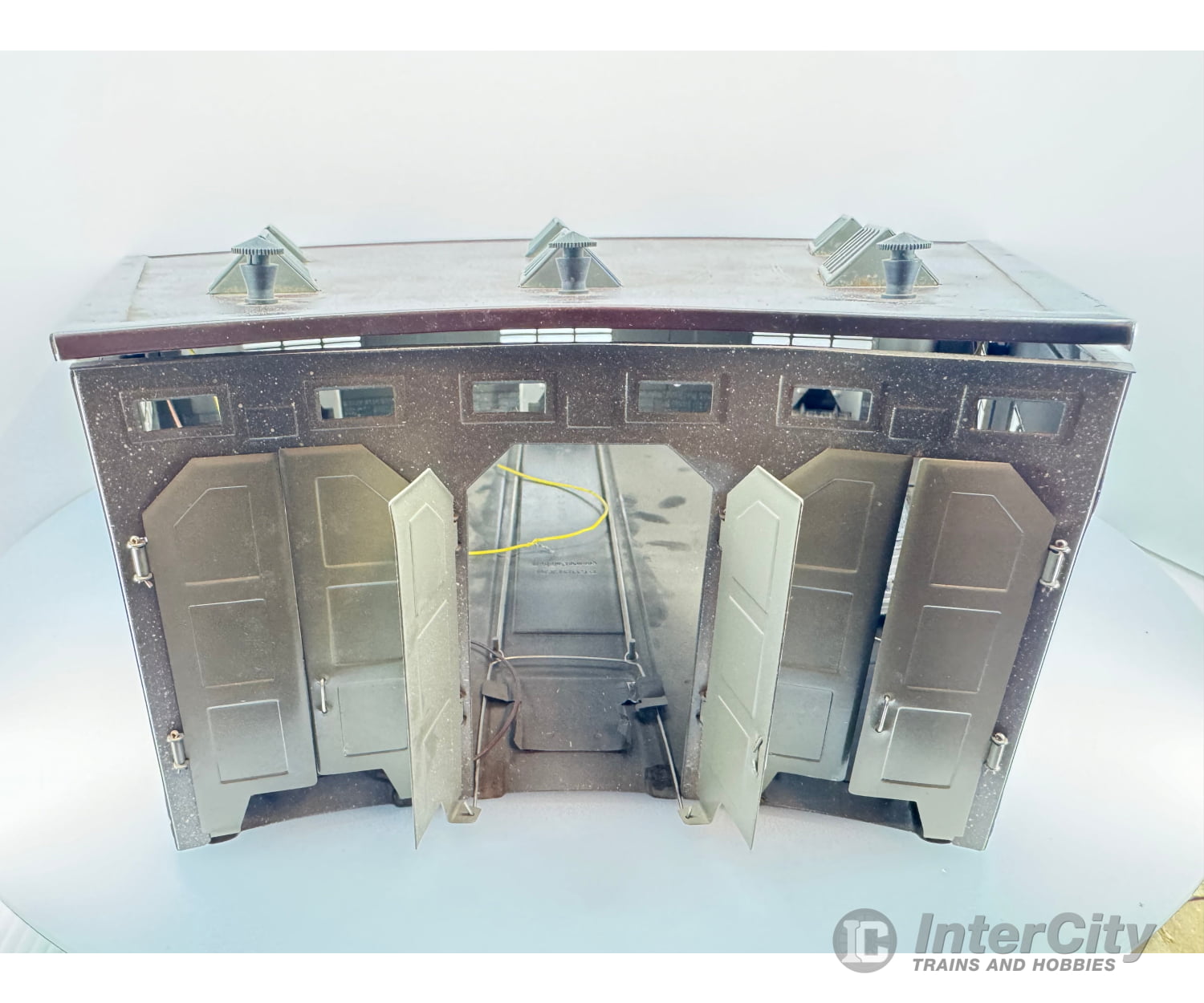 Marklin 7028 Ho 3 Stall Tin Plate Roundhouse With Functioning Doors And Lights Structures