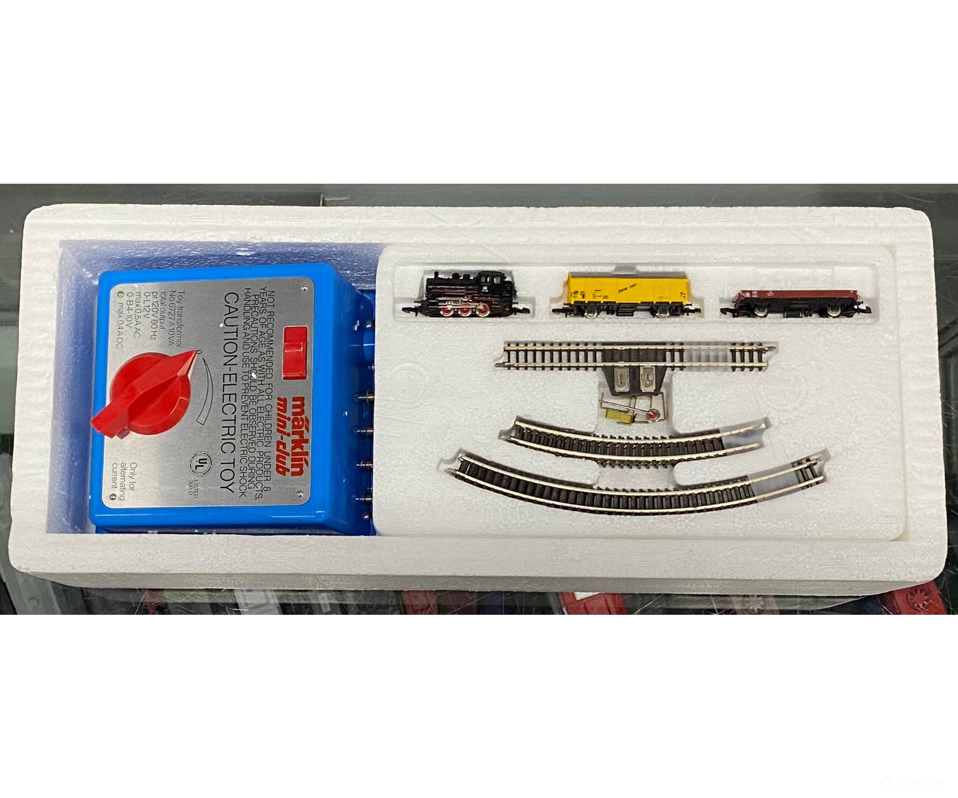 Marklin 8165 Z Mini Club Starter Set with 120V Transformer and Track Starter & Train Sets