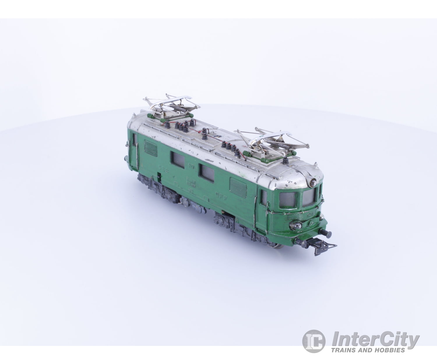 Marklin RES800 HO SBB-CFF-FFS Re4/4 Electric Locomotive Re-Painted 427 Analog AC European Locomotives