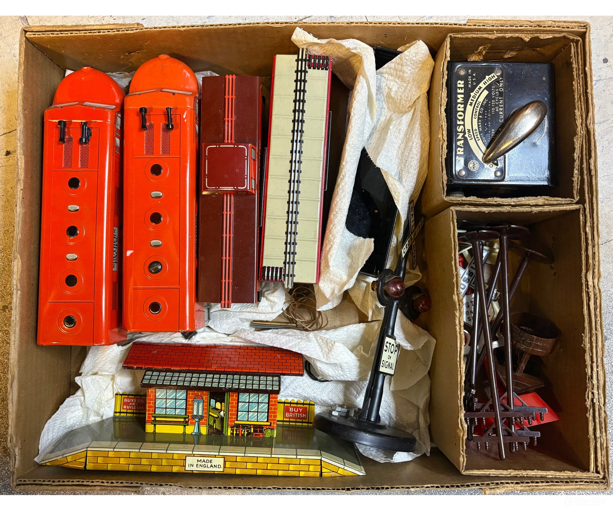 Marx 9500 O Vintage Starter Set in Nice Shape All Original - Missing Track Oval Southern Pacific (SP) 6000 Analog DC