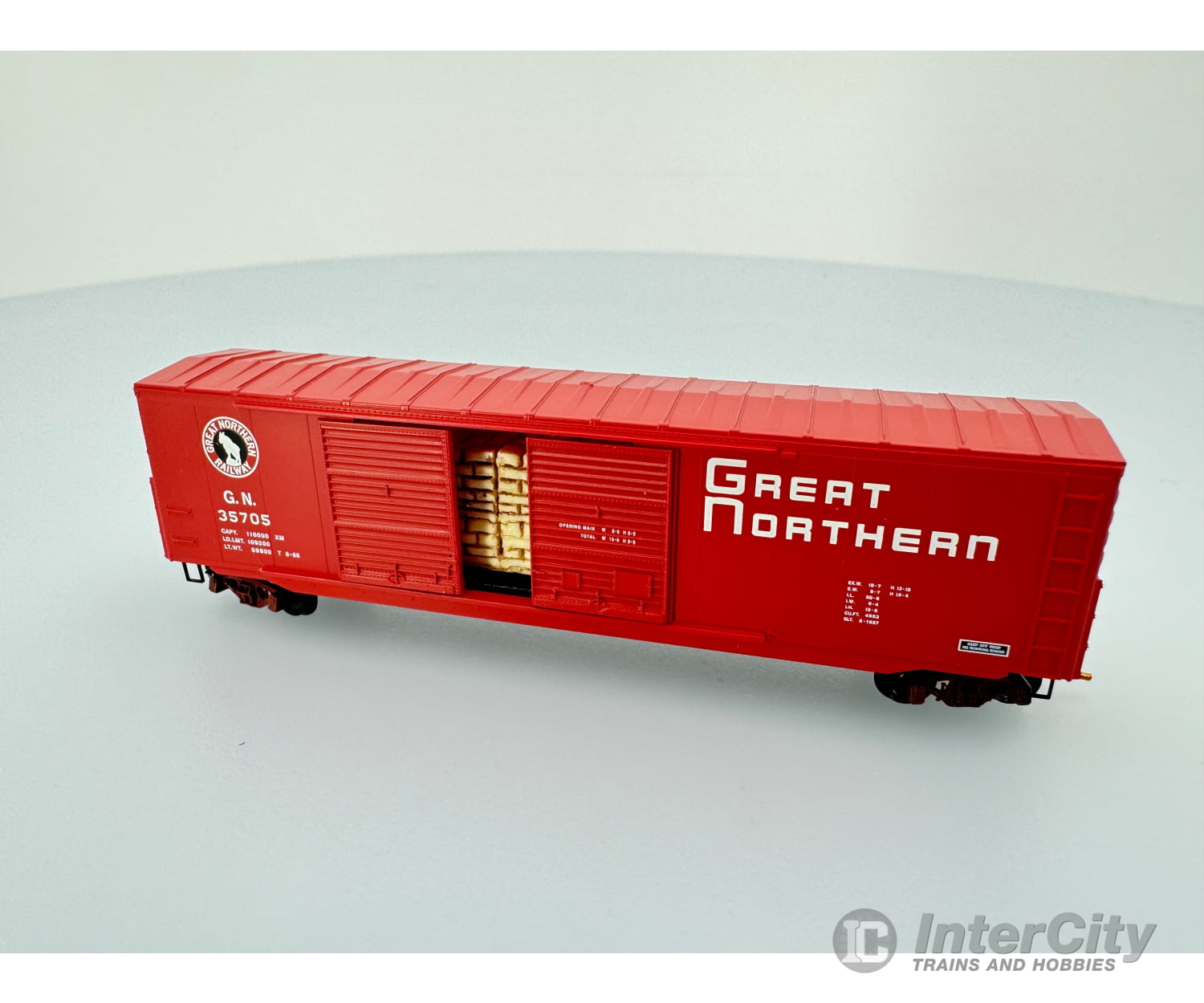 Micro Trains 037 00 090 N 50’ Standard Box Car Double Doors Great Northern (Gn) Gn 35705 Freight