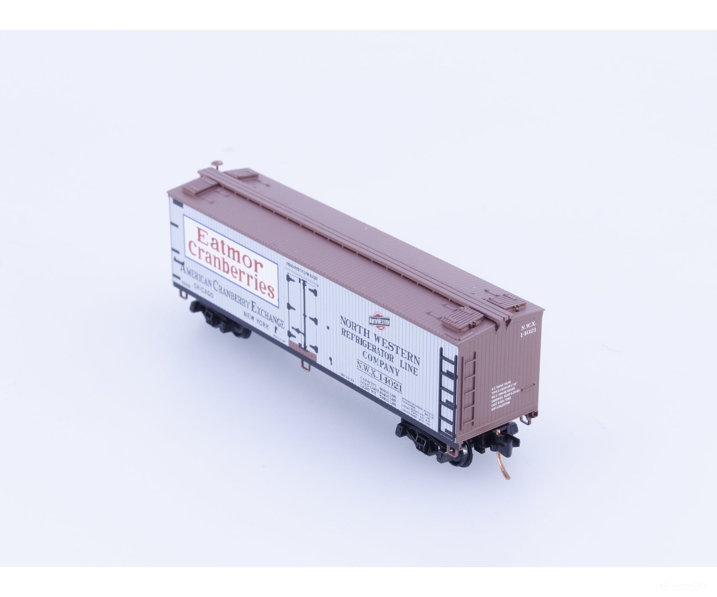 Micro Trains 04900820 N 40’ Double Sheathed Wood Reefer American Cranberry Exchange (NWX) 14021 Freight Cars