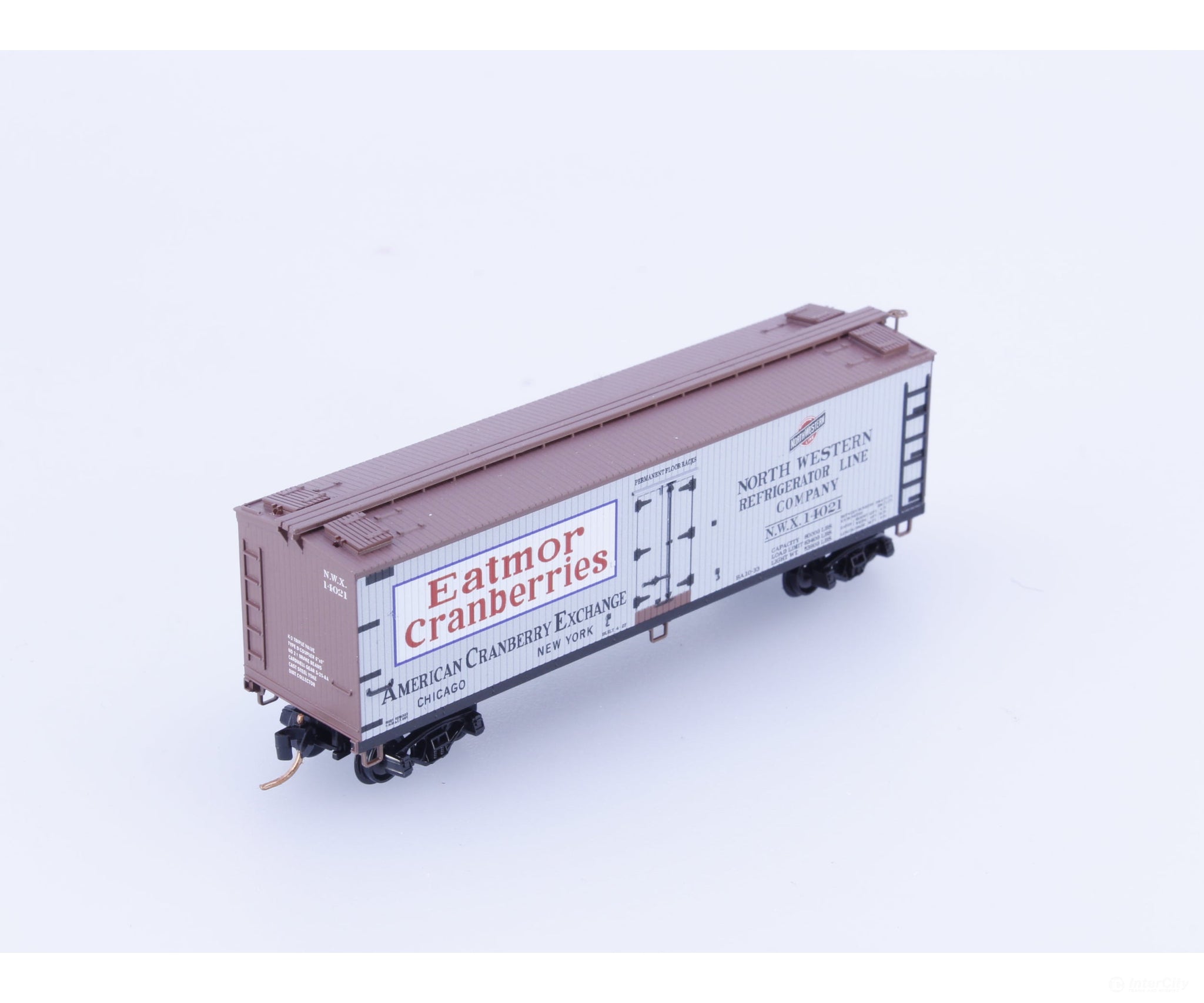 Micro Trains 04900820 N 40’ Double Sheathed Wood Reefer American Cranberry Exchange (NWX) 14021 Freight Cars