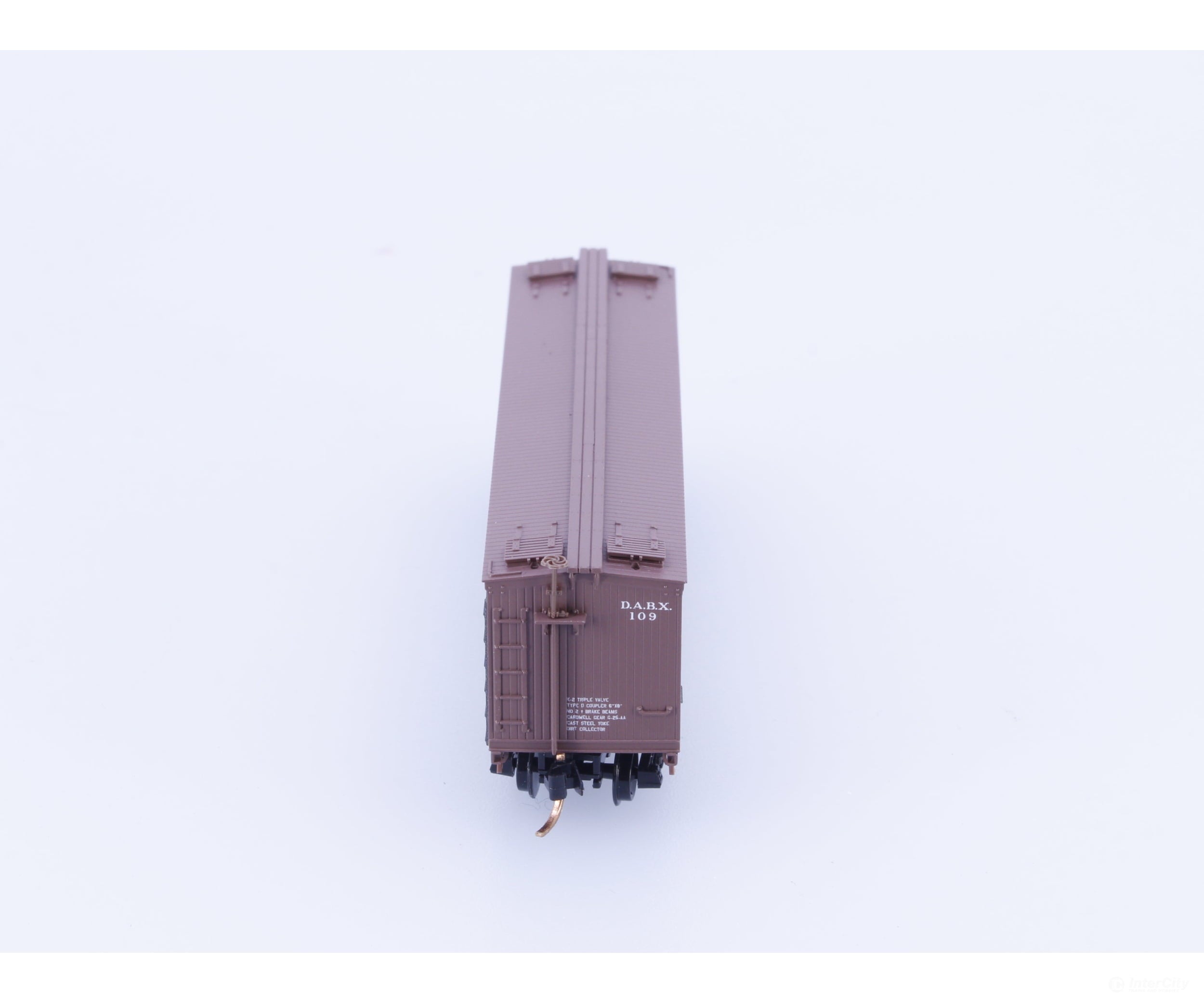 Micro Trains 04900850 N 40’ Double Sheathed Ice Reefer Dingfelder and Balish (DABX) 109 Freight Cars