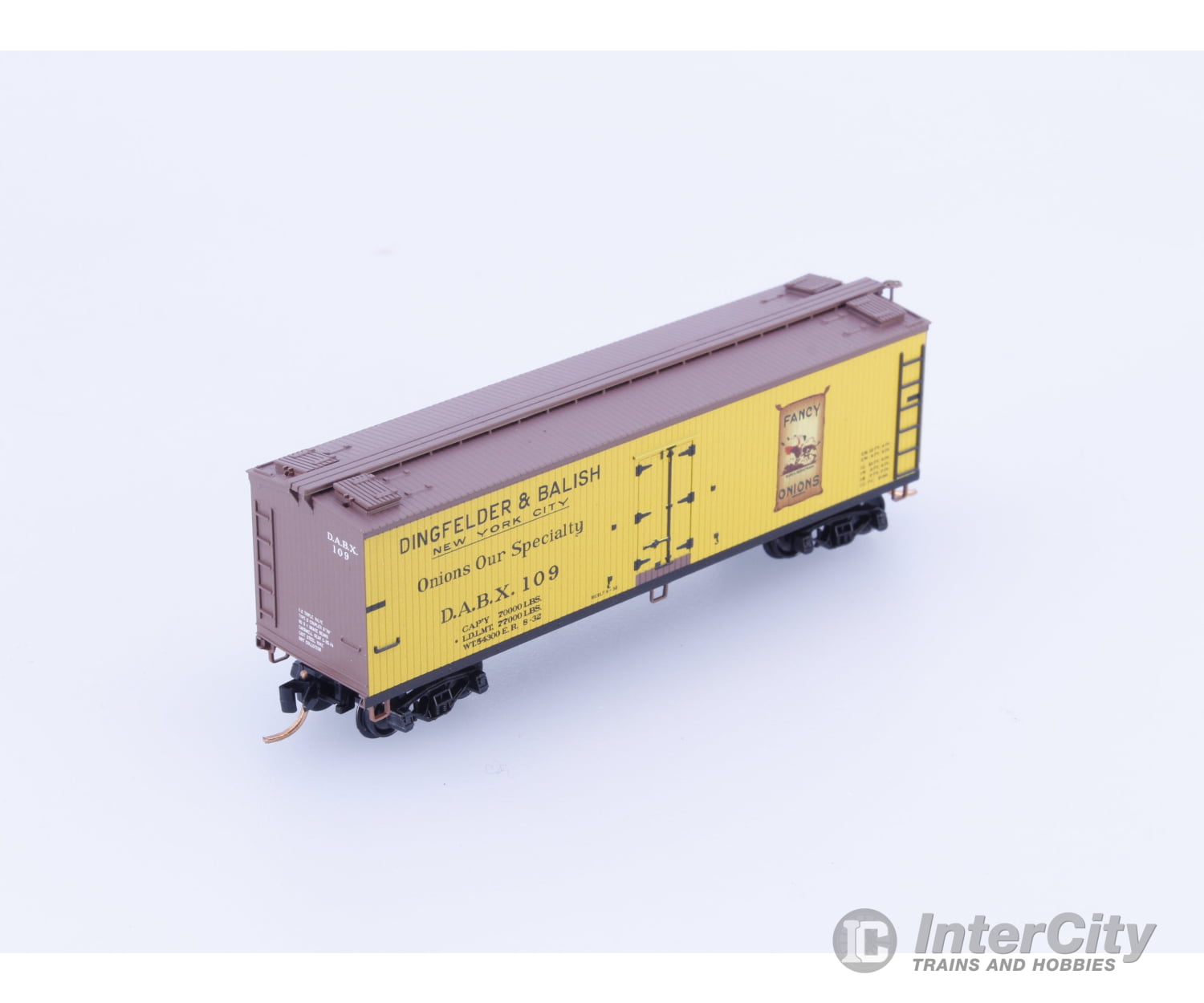 Micro Trains 04900850 N 40’ Double Sheathed Ice Reefer Dingfelder and Balish (DABX) 109 Freight Cars