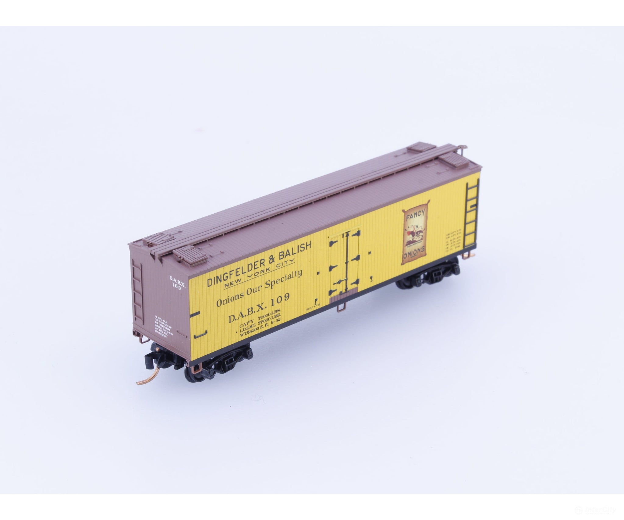 Micro Trains 04900850 N 40’ Double Sheathed Ice Reefer Dingfelder and Balish (DABX) 109 Freight Cars