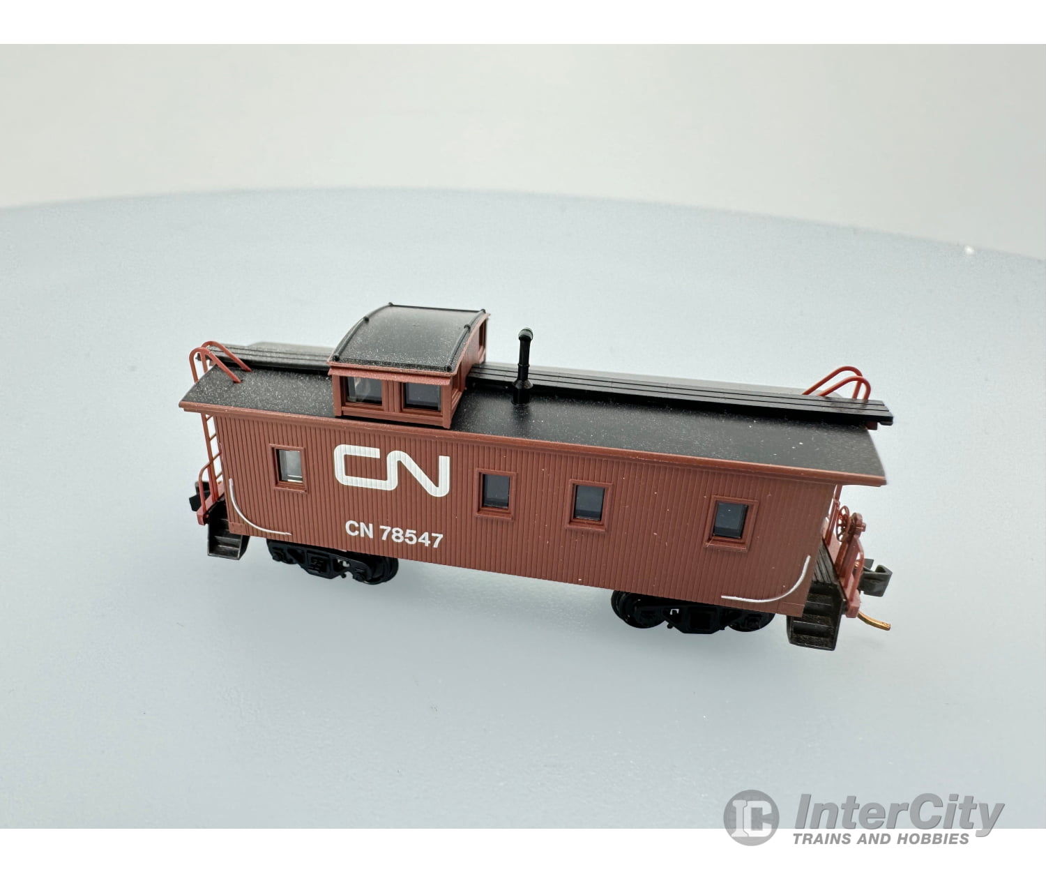 Micro Trains 051 00 280 N 34’ Wood Sheathed Caboose W/ Straight Cupola Canadian National (Cn) Cn