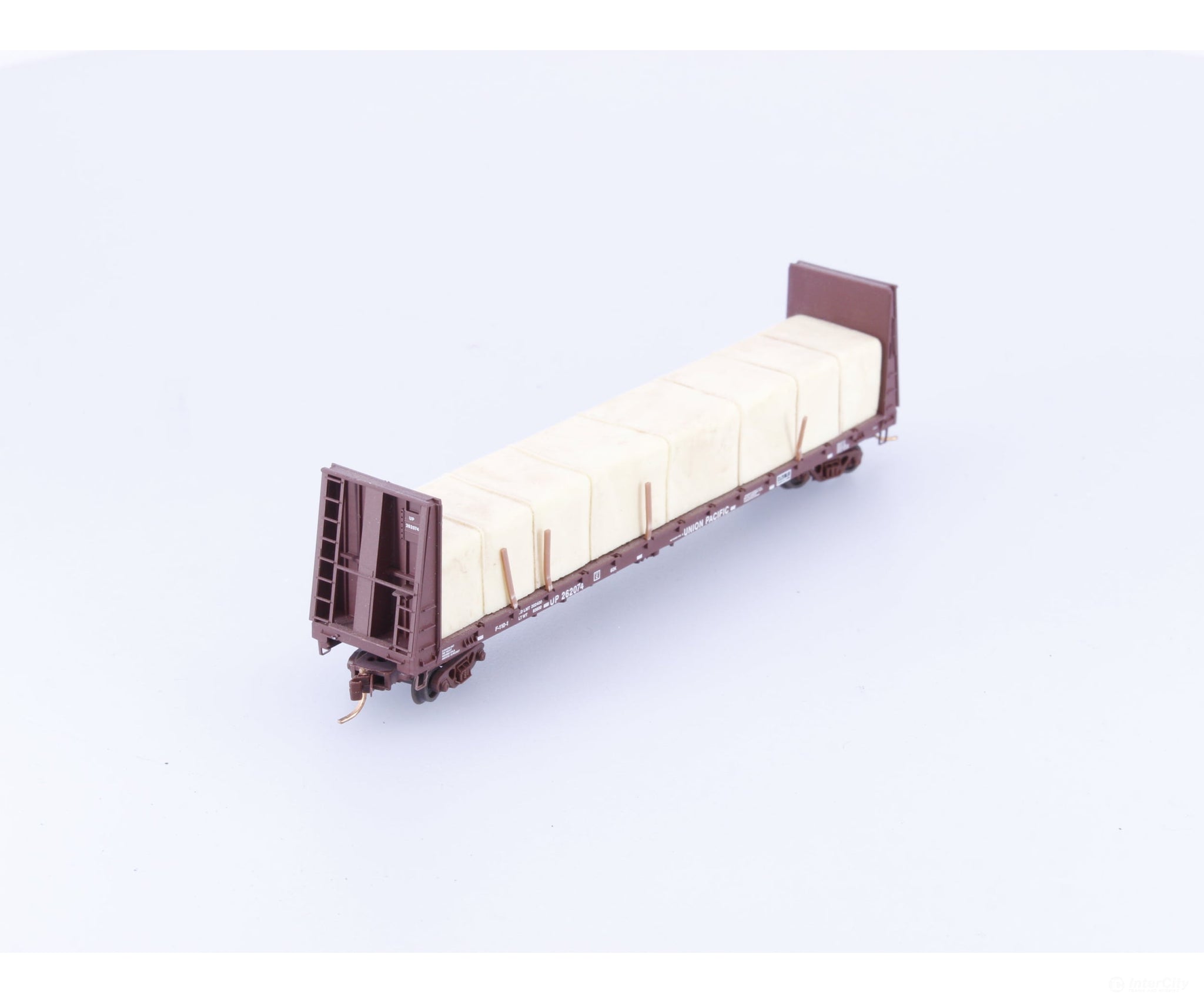 Micro Trains 054 00 152 N 61’ 8’’ Bulkhead Flat Car w/ Lumber Load Union Pacific (UP) 262074 - Freight Cars