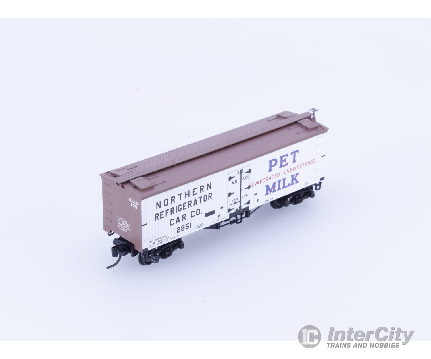 Micro Trains 05800005 N 36’ Wood Sheathed Ice Reefer with Truss Rods Northern Refrigerator (NRC) 2951 Freight Cars