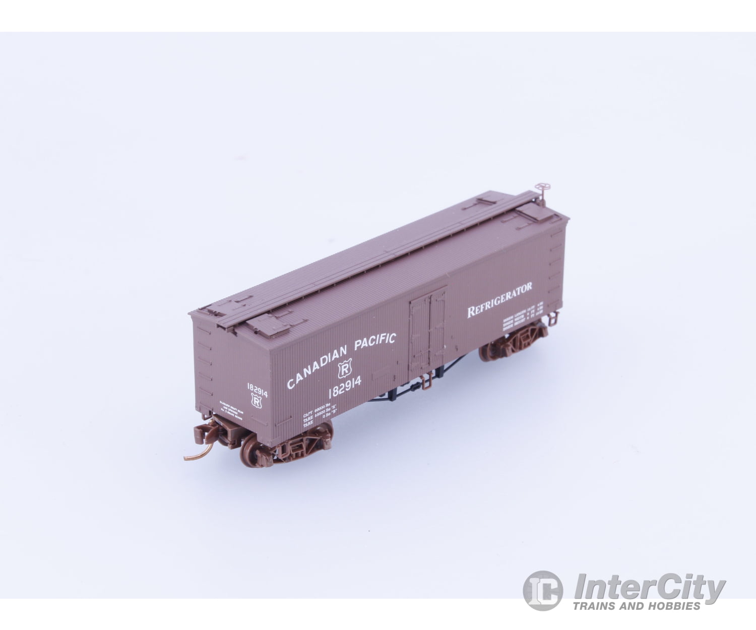 Micro Trains 05800250 N 36’ Wood Sheathed Ice Reefer with Truss Rods Canadian Pacific (CP) 182914 Freight Cars