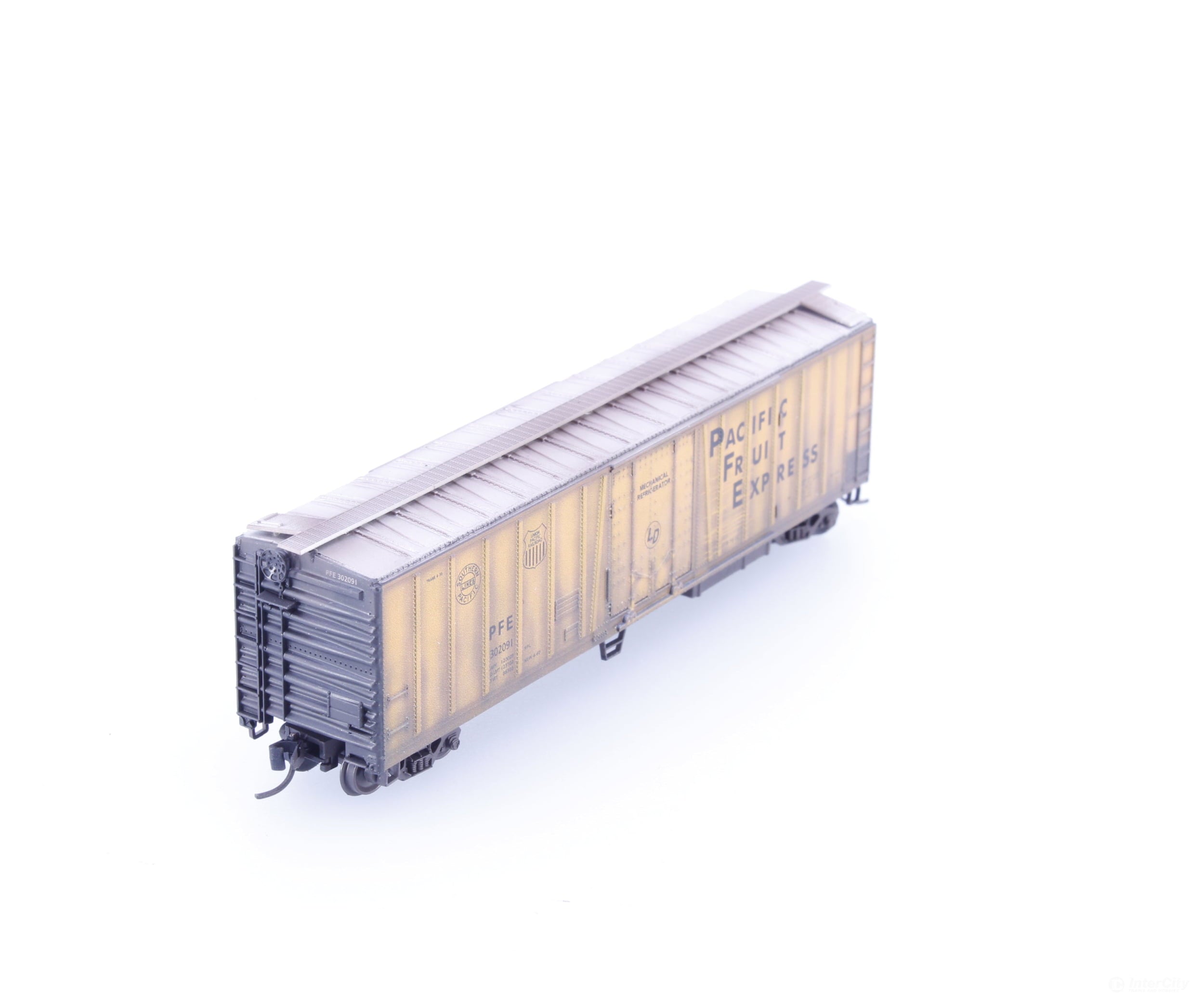 Micro Trains 07052011 N 51’ Mechanical Steel Reefer Factory Weathered Pacific Fruit Express (PFE) 302091 - Freight Cars