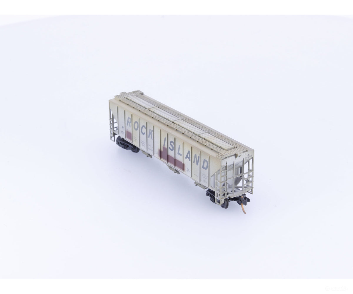 Micro Trains 09652030 N Weathered 3 Bay Covered Hopper Rock Island (RI) 131500 - Freight Cars