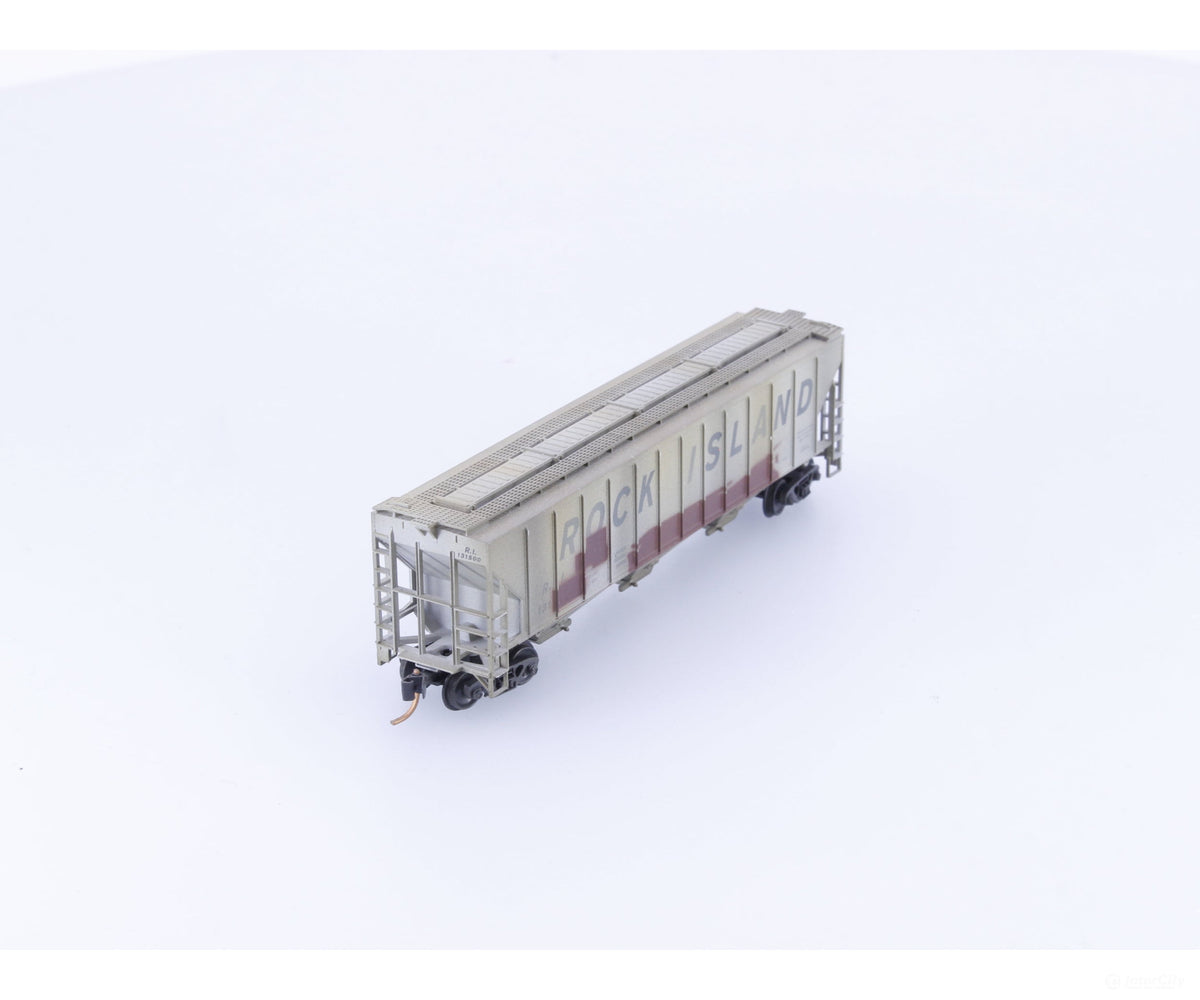 Micro Trains 09652030 N Weathered 3 Bay Covered Hopper Rock Island (RI) 131500 - Freight Cars