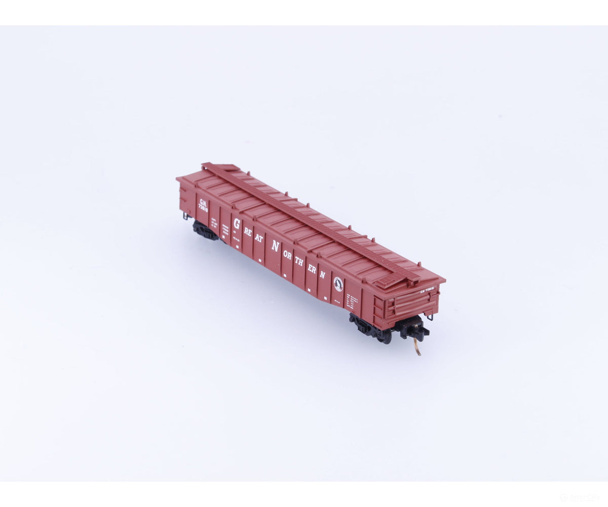 Micro Trains 106210 N 50’ Fixed End Gondola w Low Cover Great Northern (GN) 73818 - Freight Cars
