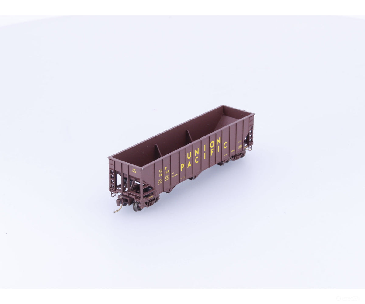 Micro Trains 108100 N 3 Bay Hopper 100 ton Rib Sides No Load Union Pacific (UP) 18122 (#5) - Freight Cars