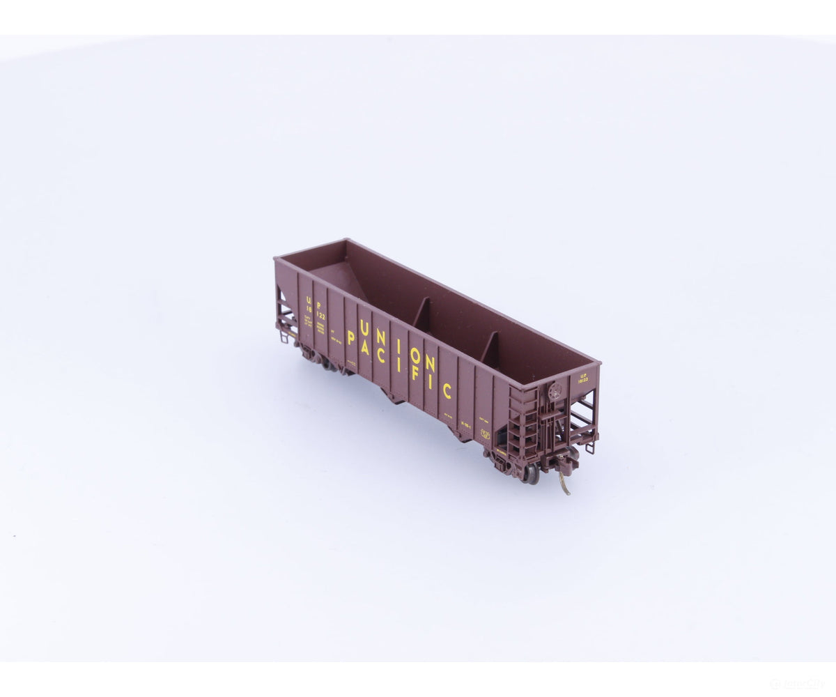 Micro Trains 108100 N 3 Bay Hopper 100 ton Rib Sides No Load Union Pacific (UP) 18122 (#6) - Freight Cars