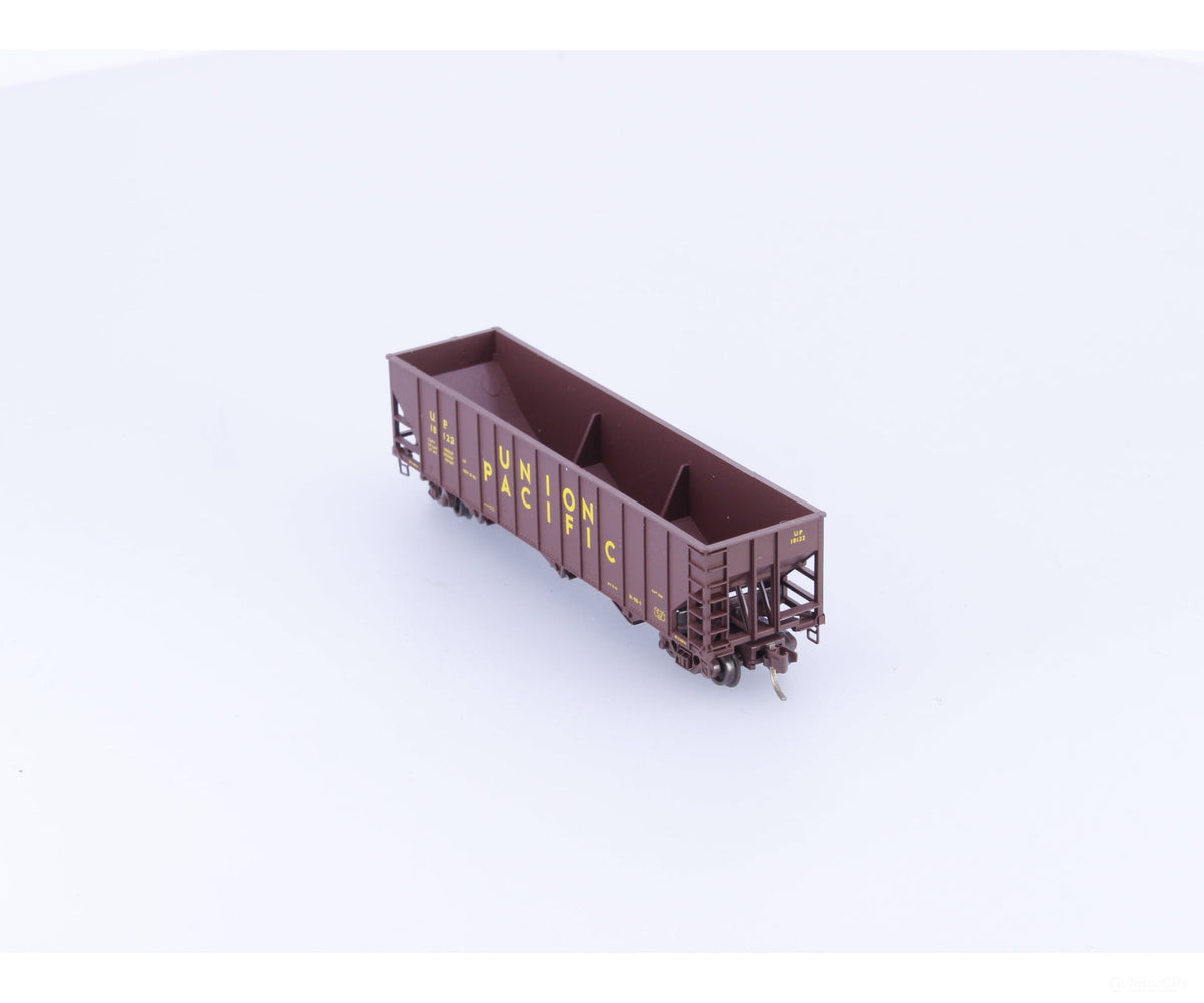 Micro Trains 108100 N 3 Bay Hopper 100 ton Rib Sides No Load Union Pacific (UP) 18122 (#7) - Freight Cars