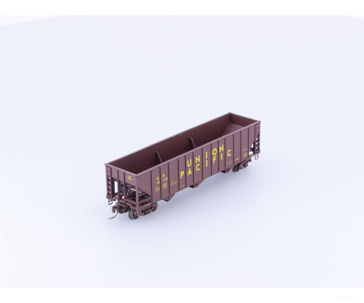 Micro Trains 108100 N 3 Bay Hopper 100 ton Rib Sides No Load Union Pacific (UP) 18122 (#3) - Freight Cars