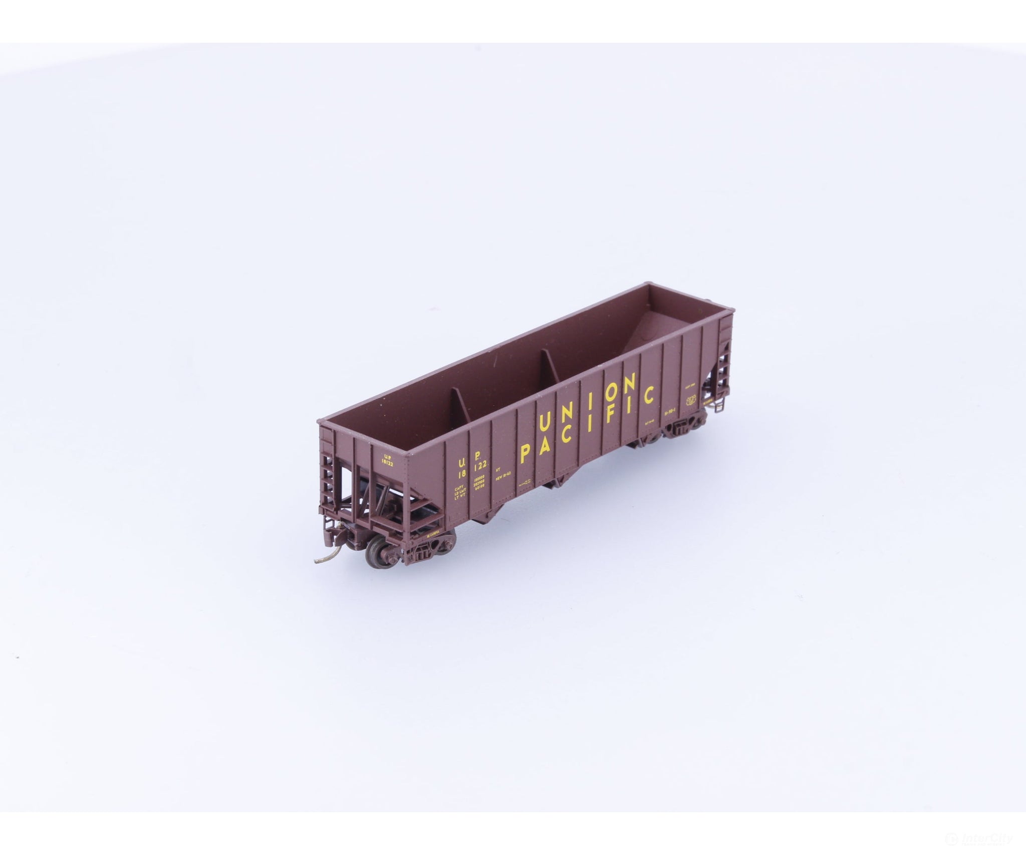 Micro Trains 108100 N 3 Bay Hopper 100 ton Rib Sides No Load Union Pacific (UP) 18122 - Freight Cars