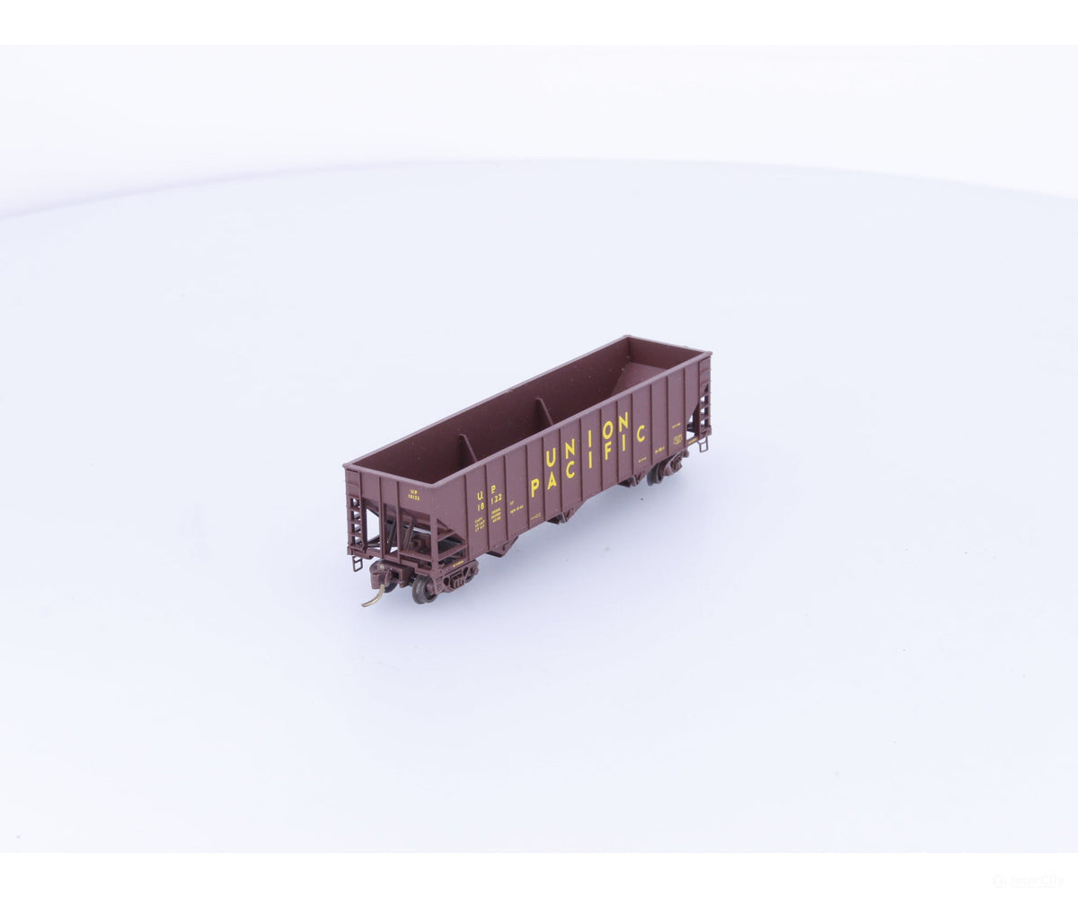 Micro Trains 108100 N 3 Bay Hopper 100 ton Rib Sides Union Pacific (UP) 18122 - Freight Cars