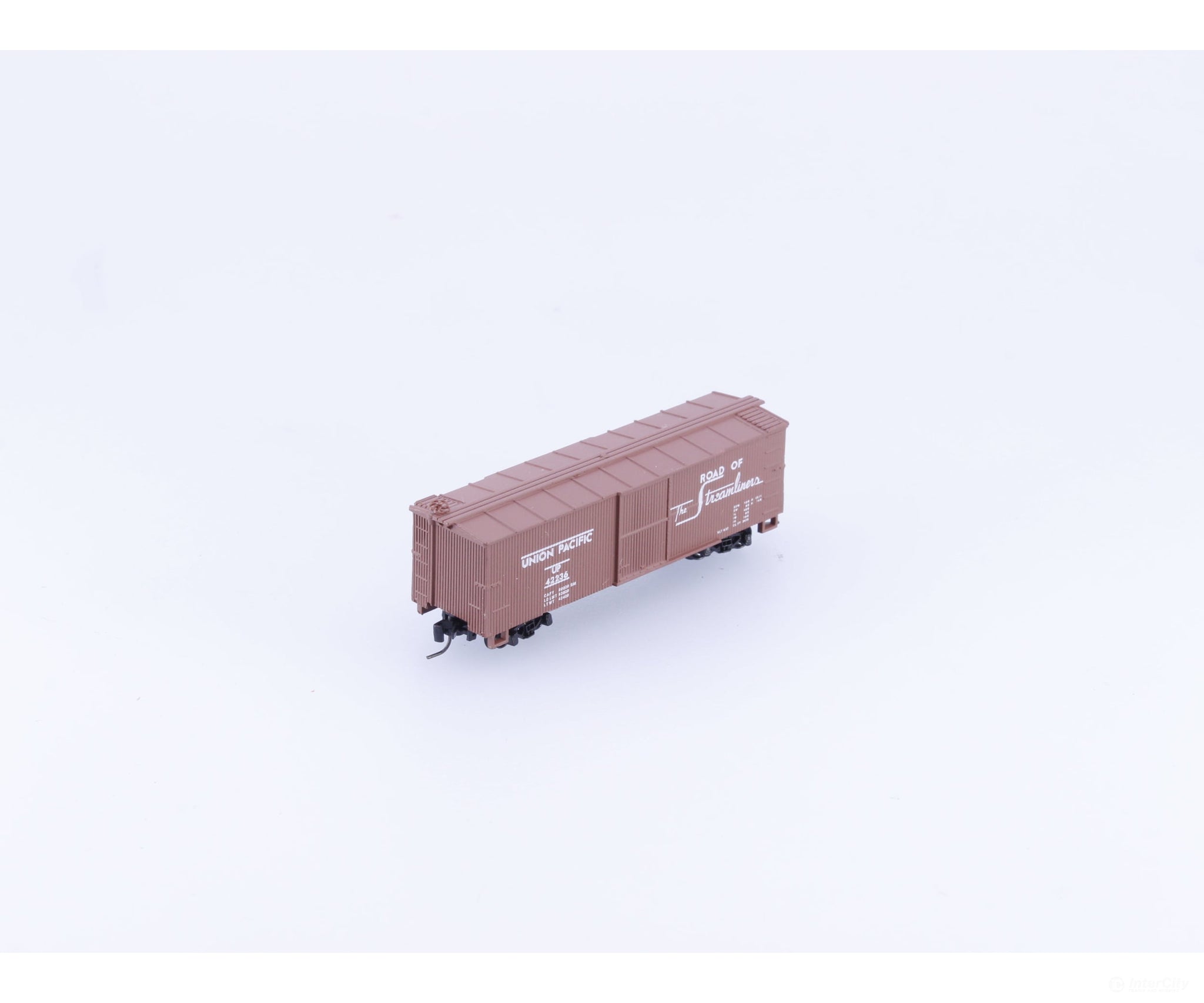 Micro Trains 13902 Z 40’ Dbl Sheathed Wood Box Car Single Door Union Pacific (UP) 42236 - Freight Cars