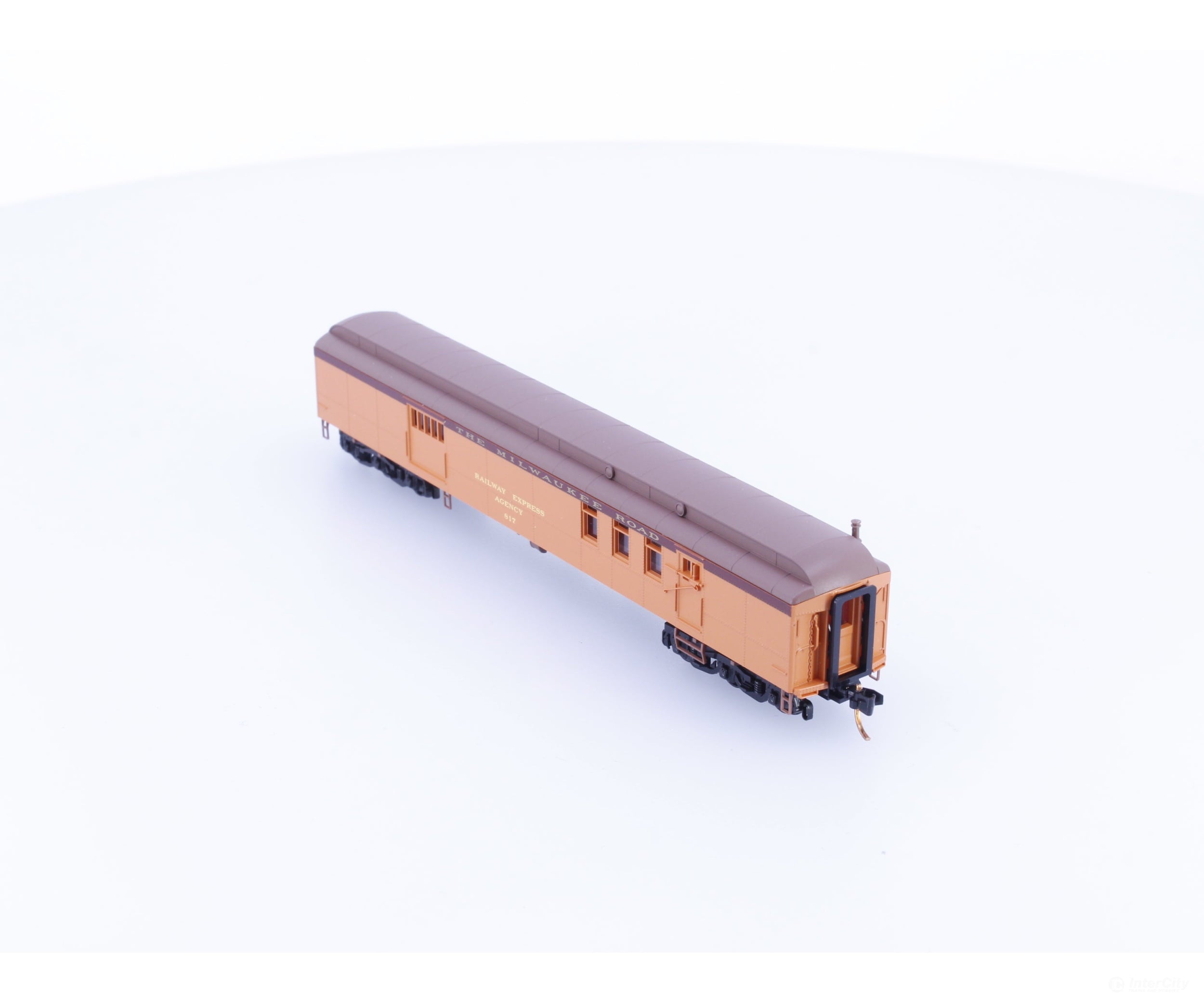 Micro Trains 14800120 N 70’ Heavyweight Mail Baggage Car Milwaukee Road (MILW) 17 Passenger Cars