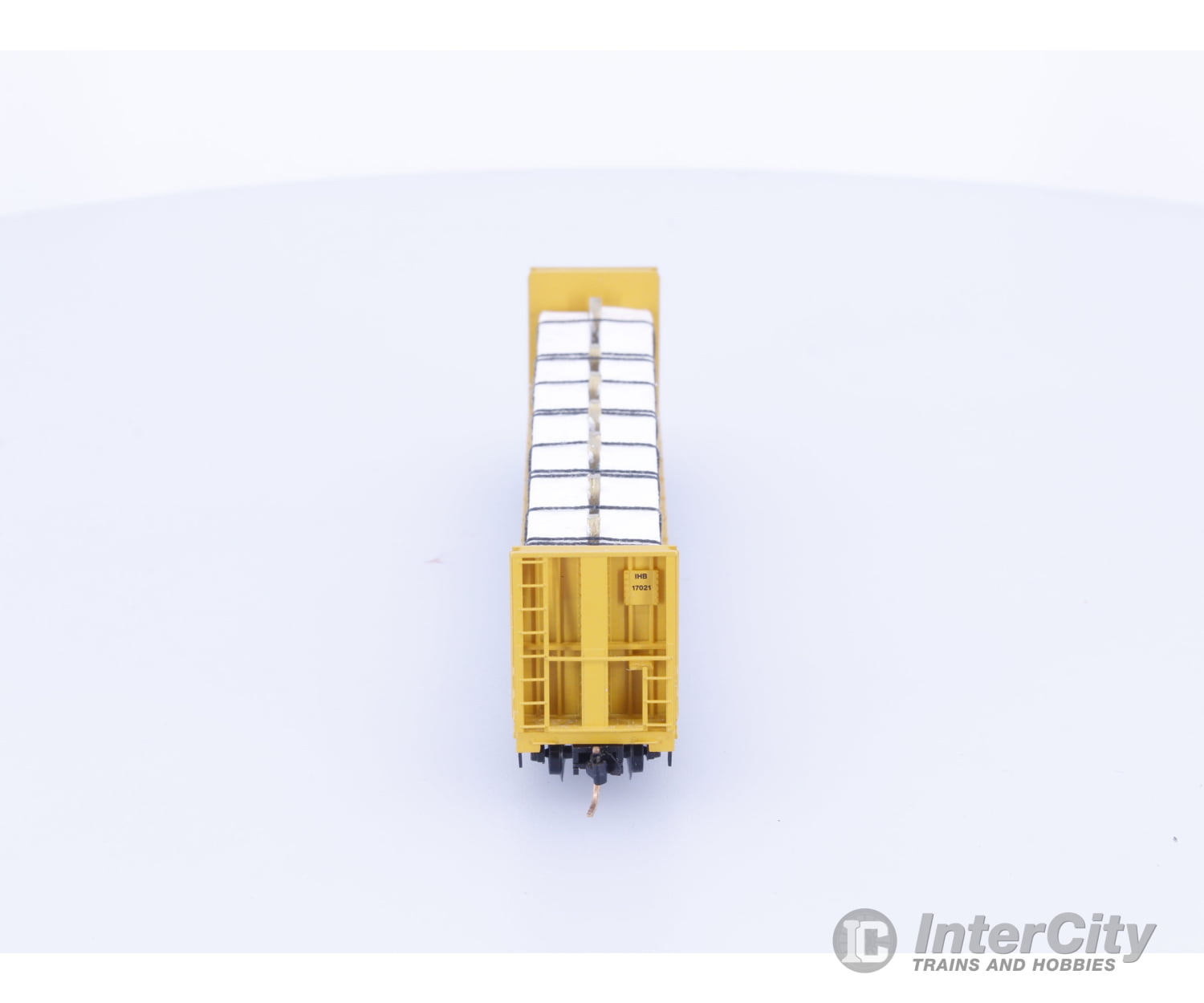 Micro Trains 17021 N Bulkhead Flatcar with Lumber Load Indiana Harbor Belt (IHB) 17021 Freight Cars