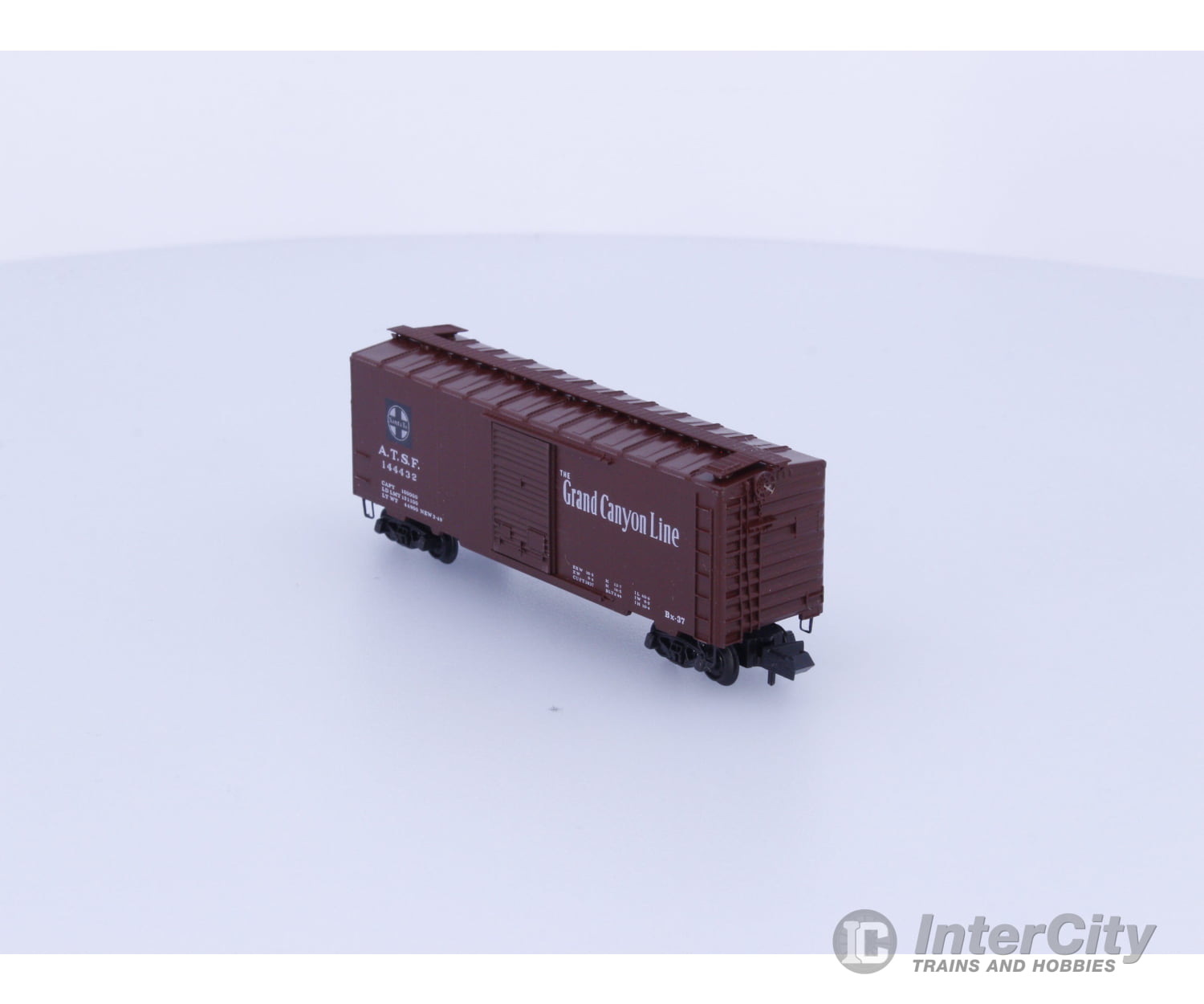 Micro Trains 20061 HO 40’ Standard Box Car Single Door Atchison Topeka and Santa Fe (ATSF) 144432 Freight Cars