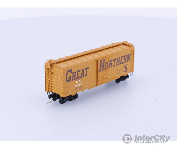 Micro Trains 20166 N Boxcar 40’ PS-1 Great Northern (GN) 19038 (#1) Freight Cars