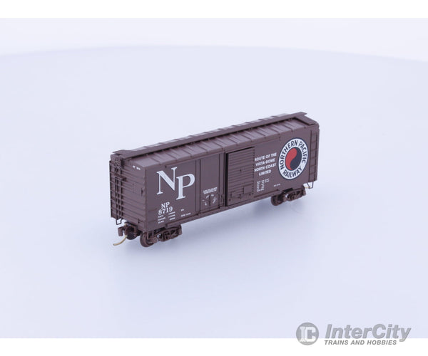 Micro Trains 22040 N 40’ Standard Box Car Plug & Sliding Door Northern Pacific (NP) 8719 Freight Cars