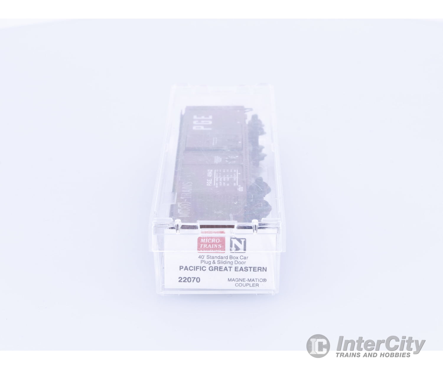 Micro Trains 22070 N 40’ Standard Box Car Plug & Sliding Door Pacific Great Eastern (PGE) 4942 Freight Cars