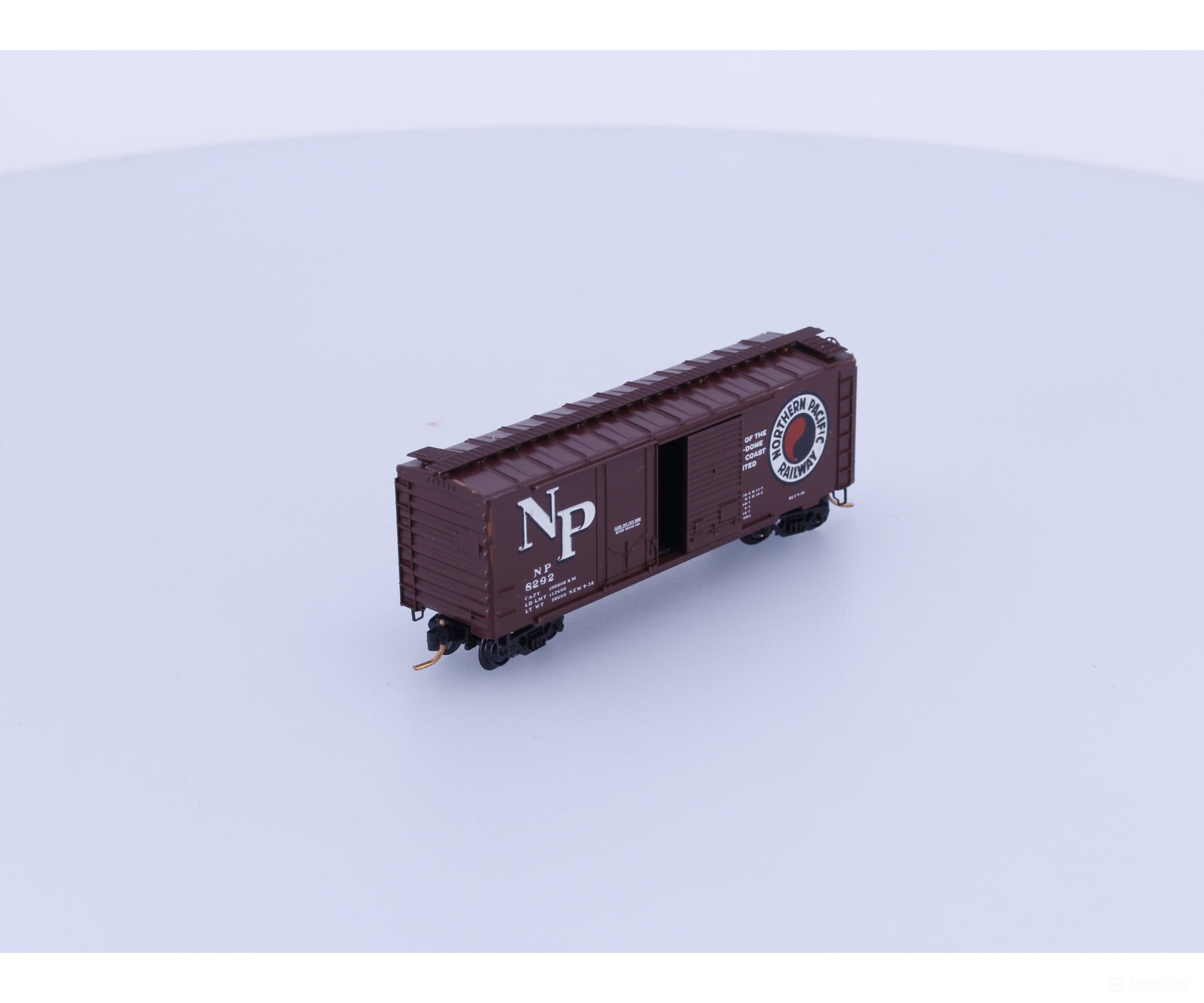 Micro Trains 22177-1 N 40’ Standard Box Car Plug & Sliding Door Northern Pacific (NP) 8292 (#2) Freight Cars