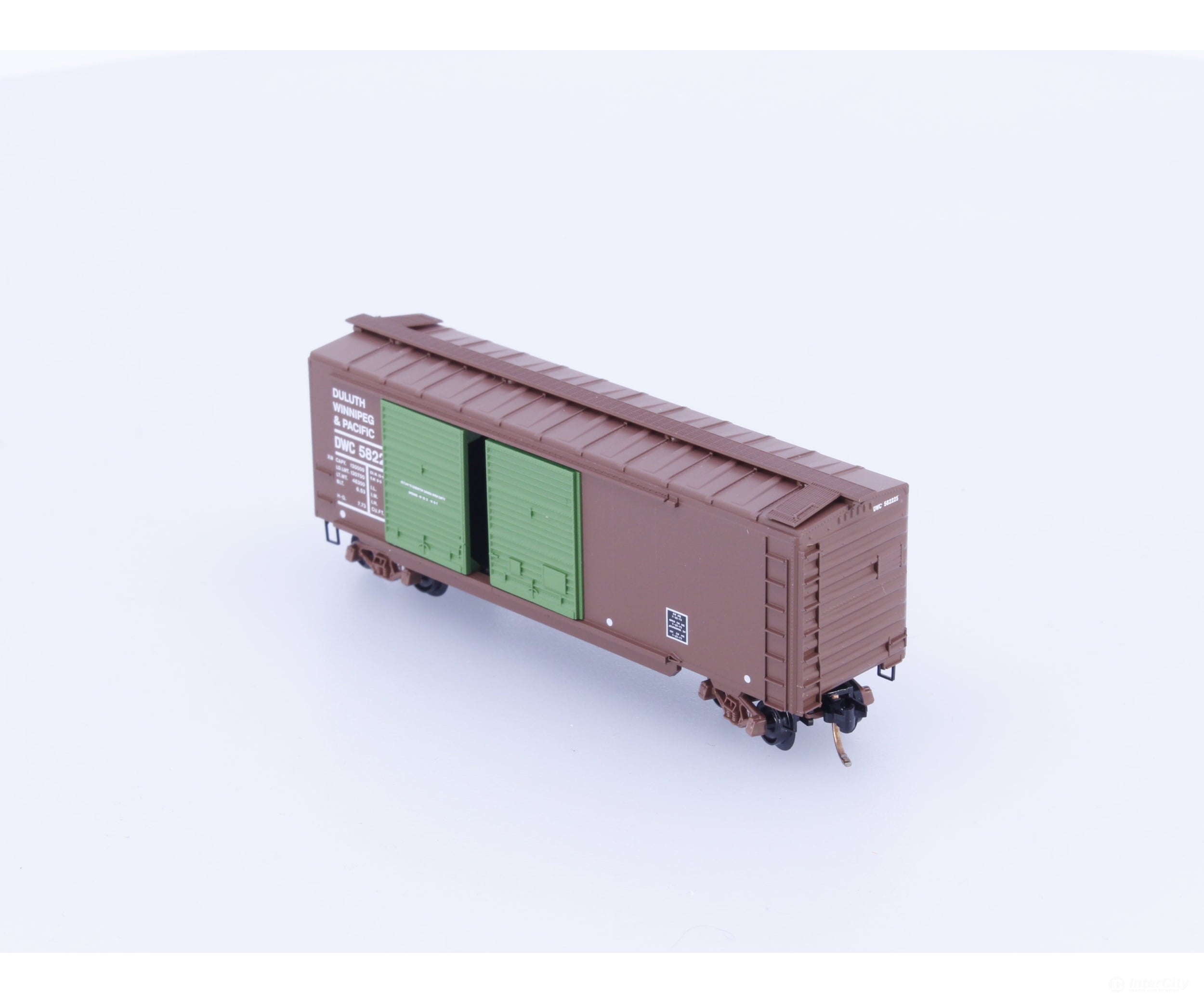 Micro Trains 23260 N 40’ Standard Box Car Double Doors Duluth Winnipeg and Pacific (DWP) 582225 Freight Cars