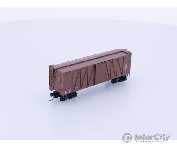 Micro Trains 28000 N 40’ Outside Braced Box Car Freight Cars