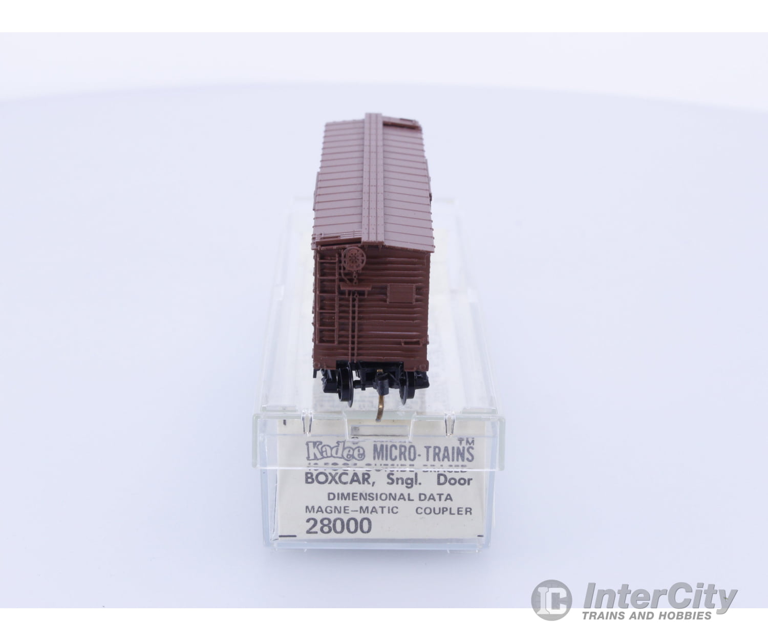 Micro Trains 28000 N 40’ Outside Braced Box Car Freight Cars