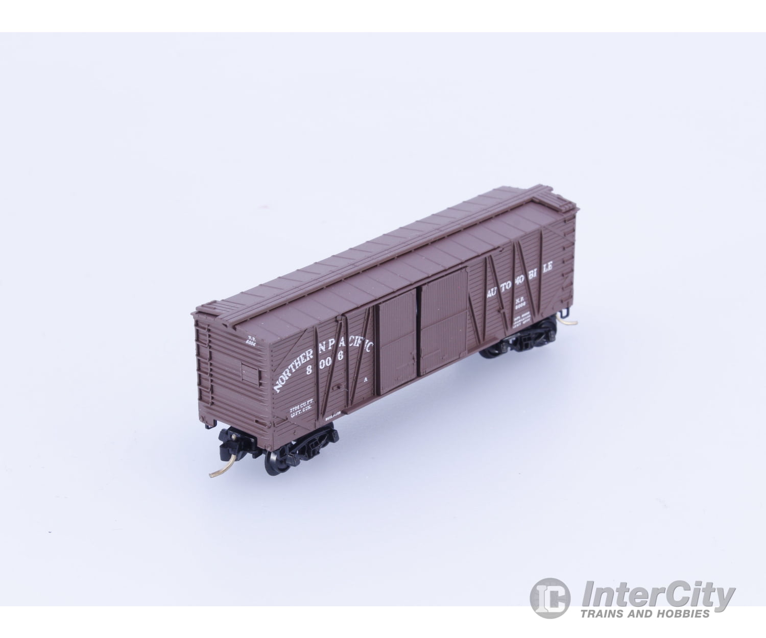 Micro Trains 29030 N 40’ Wood Sheathed Outside Braced Boxcar Northern Pacific (NP) 8008 Freight Cars