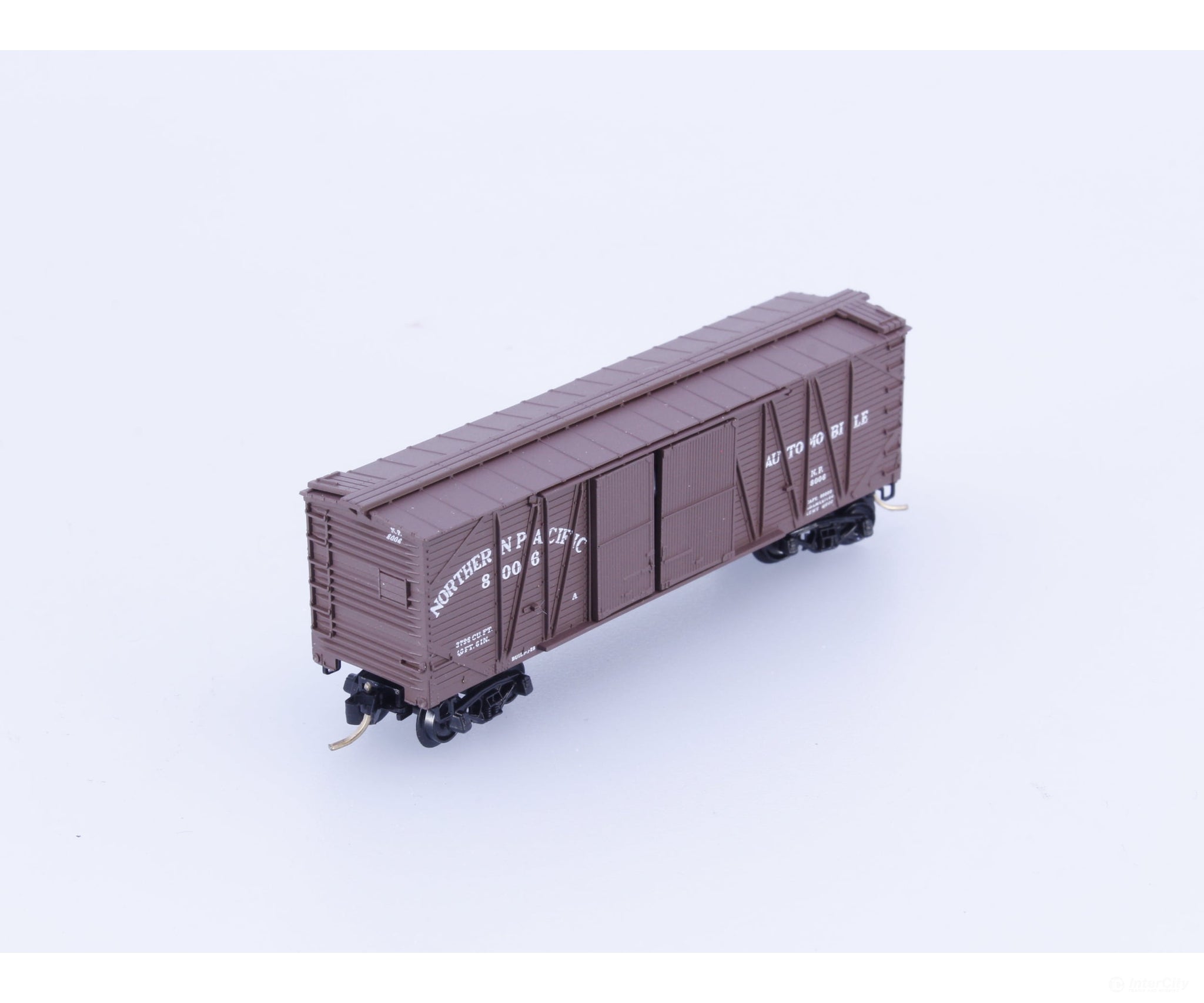 Micro Trains 29030 N 40’ Wood Sheathed Outside Braced Boxcar Northern Pacific (NP) 8008 Freight Cars