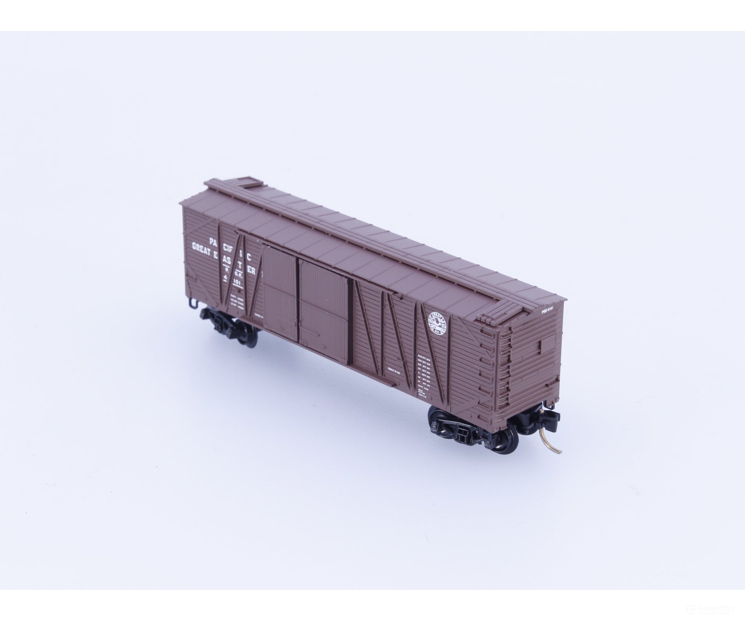 Micro Trains 29080 N 40’ Wood Sheathed Outside Braced Boxcar Pacific Great Eastern (PGE) 4101 Freight Cars